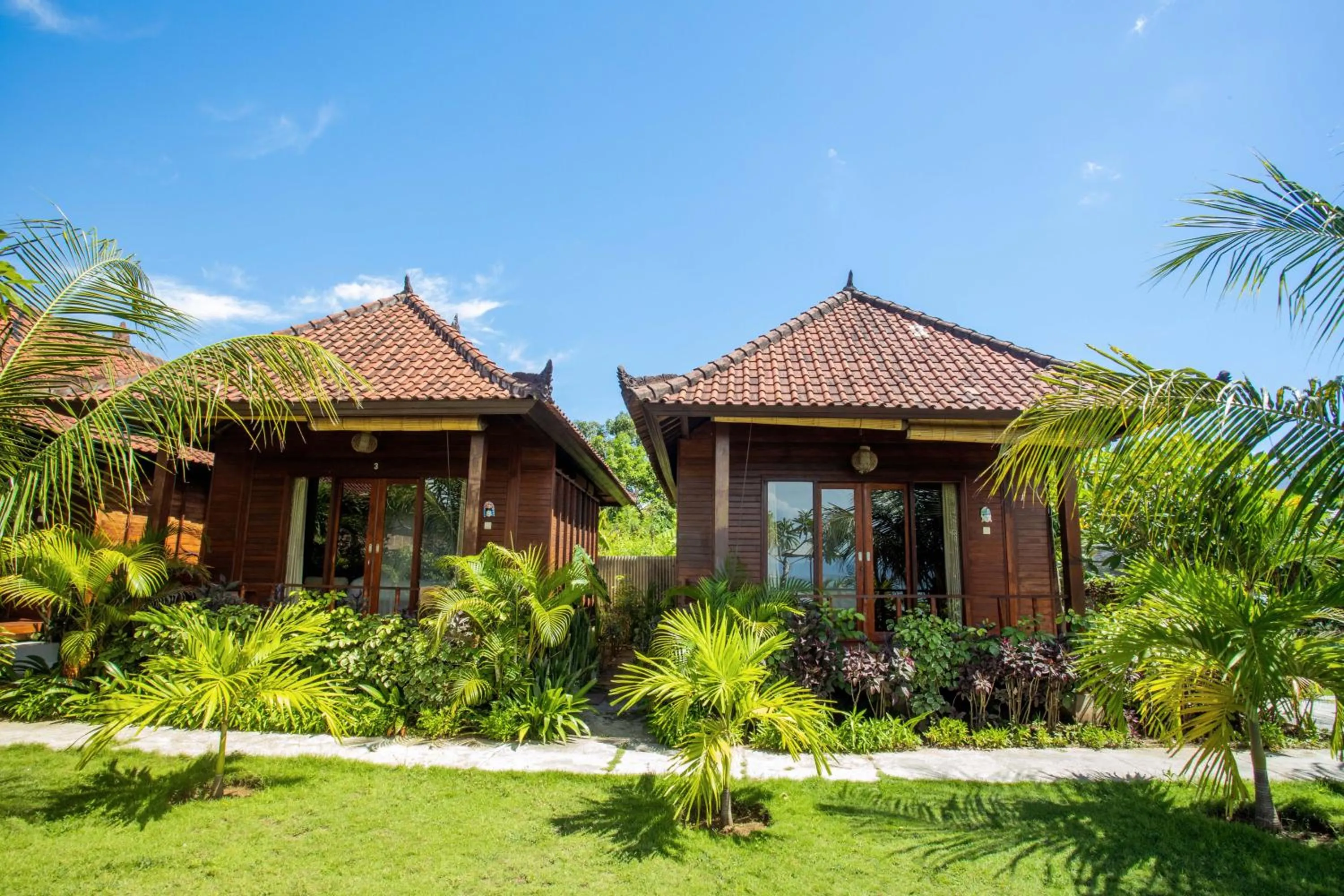 Property building in D'Muncuk Huts Lembongan