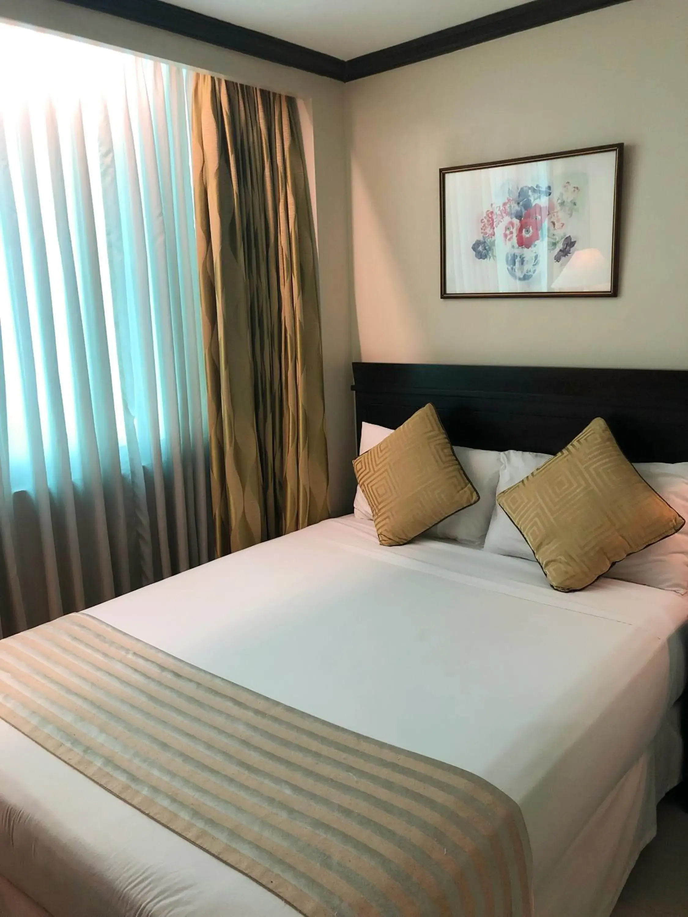Deluxe Twin Room in Tower Inn Makati Business Hotel Deluxe Twin Room in Tower Inn Makati Business Hotel