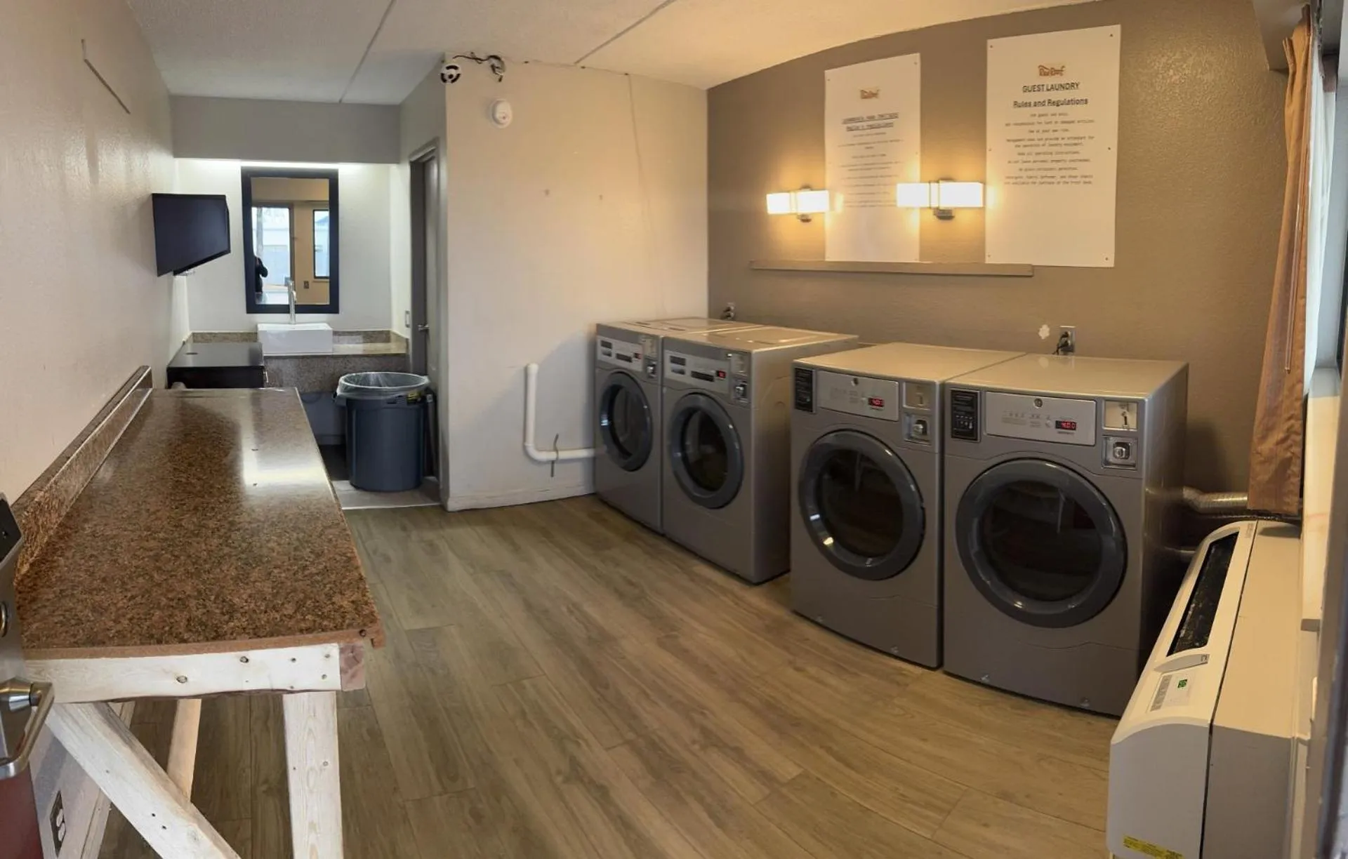 laundry in Red Roof Inn Jackson North – Ridgeland