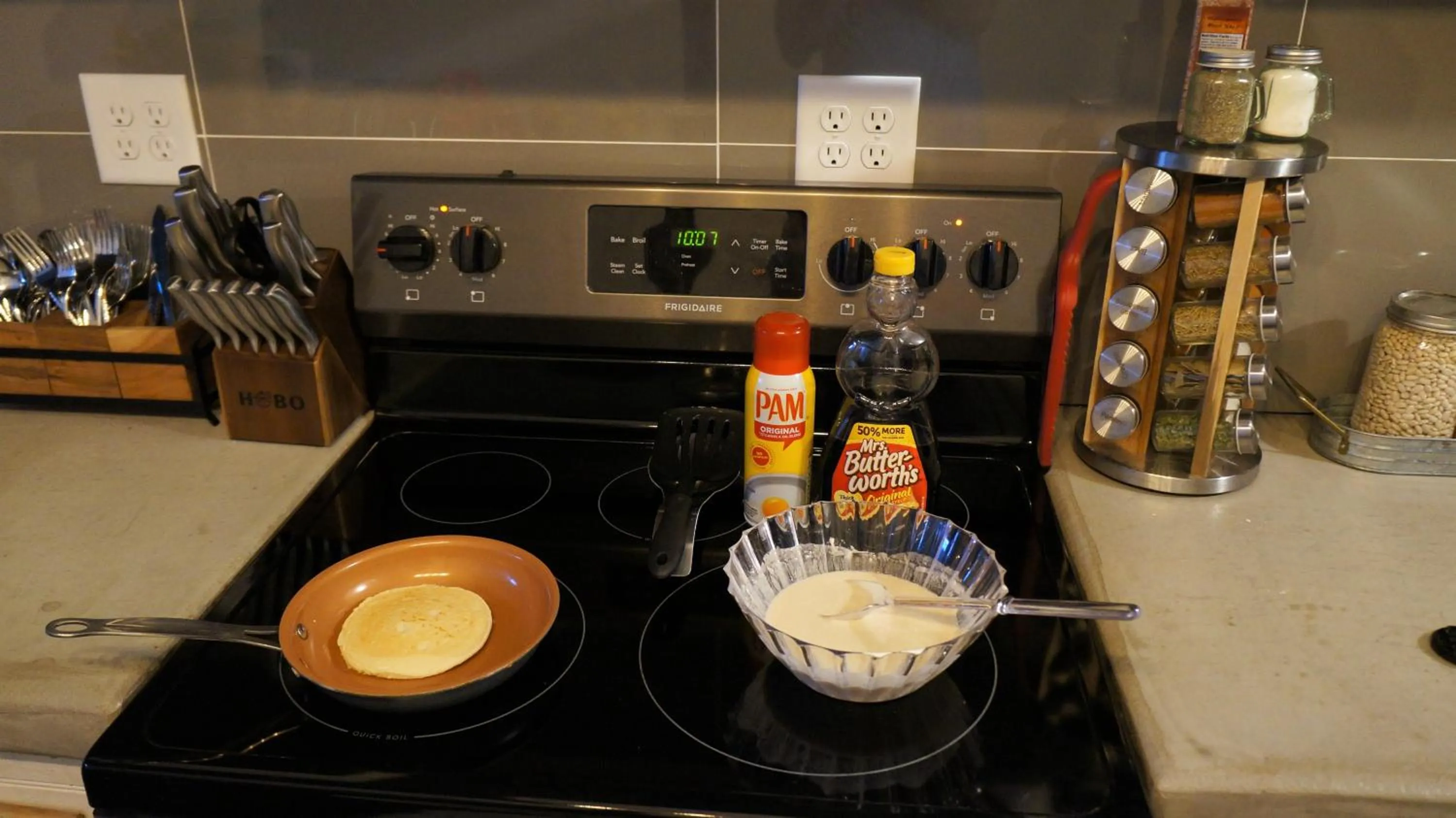 Communal kitchen in HOSTEL Auberge Clarksdale