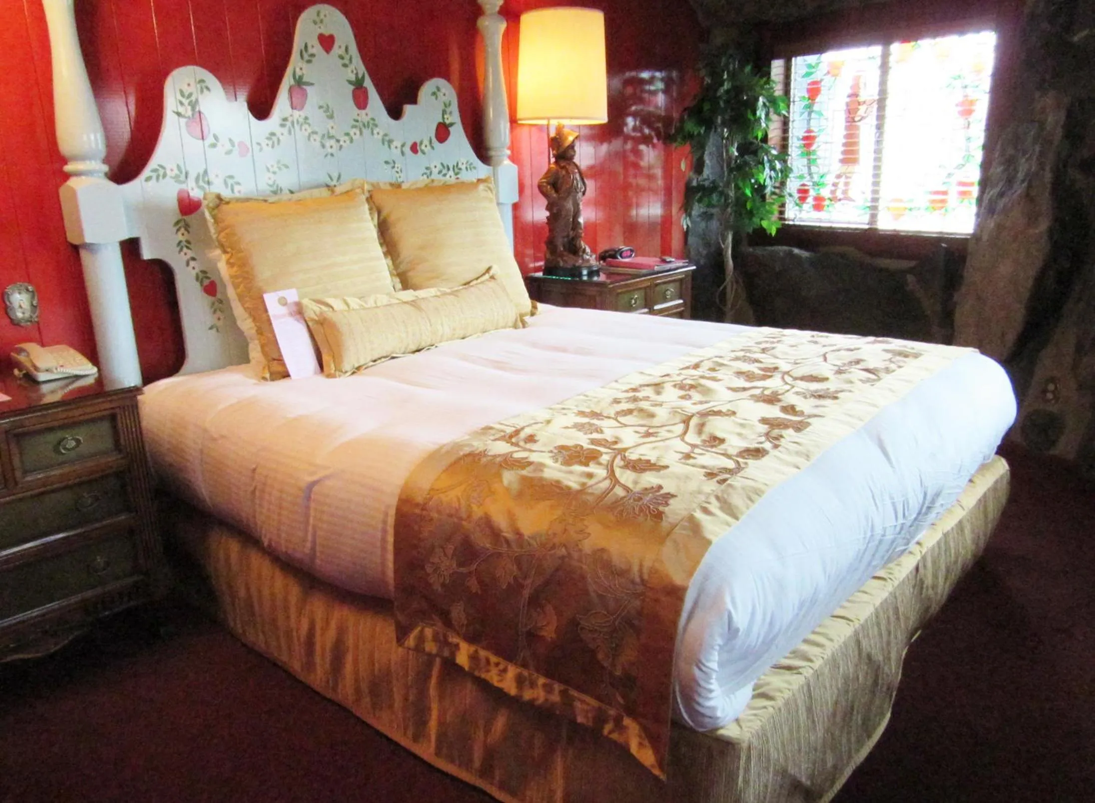 Bed in Madonna Inn