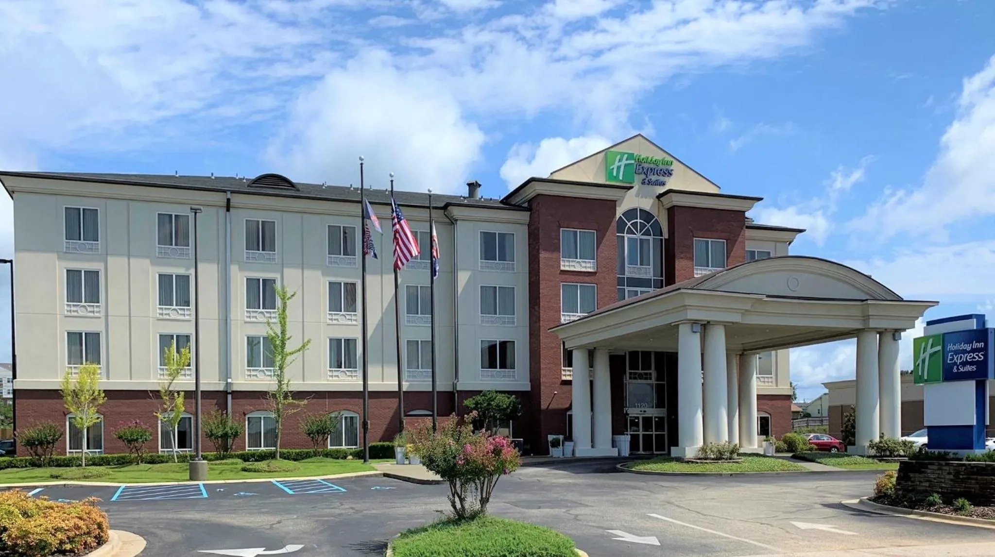 Property building in Holiday Inn Express & Suites - Tuscaloosa-University by IHG