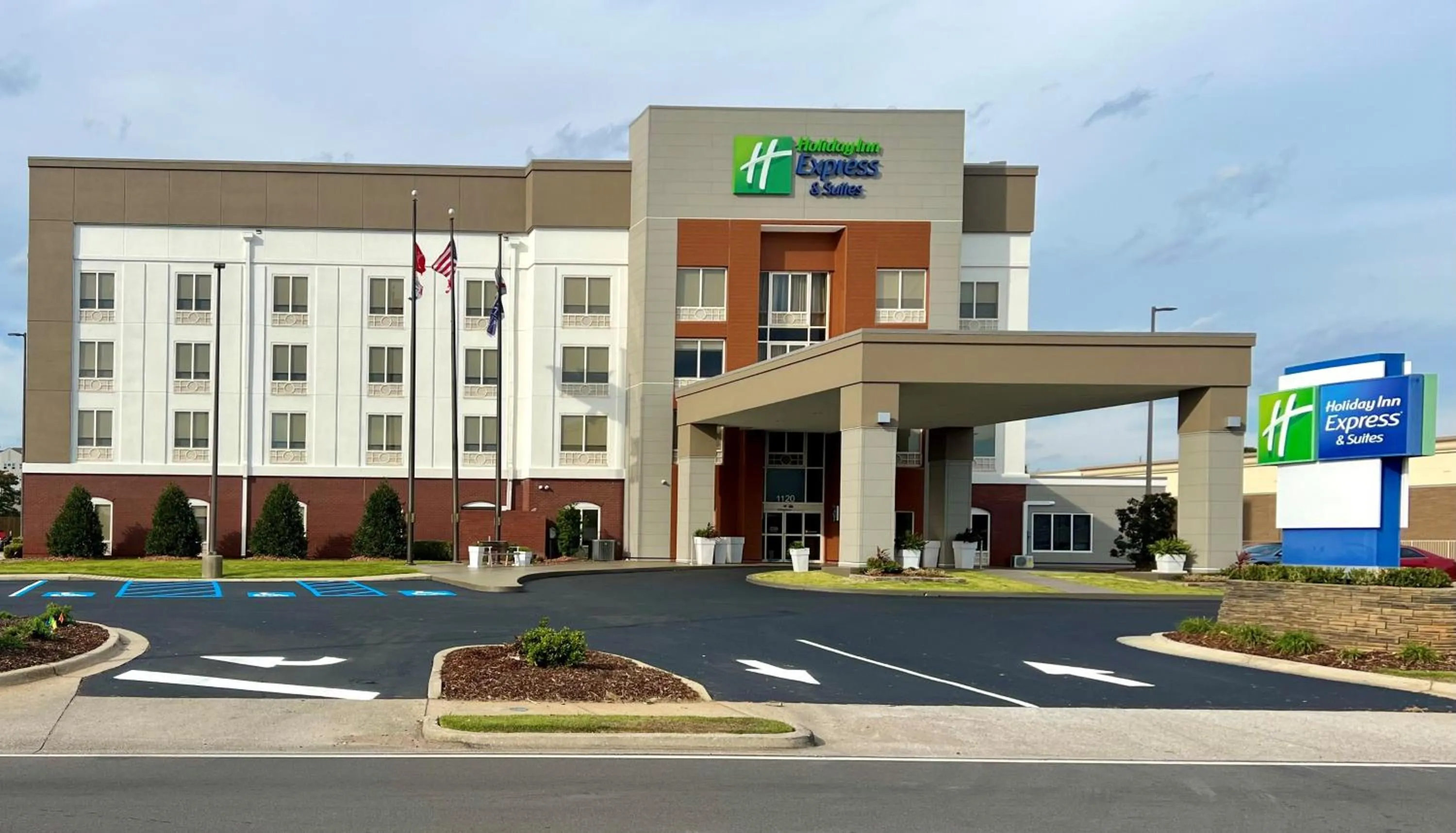 Property building in Holiday Inn Express & Suites - Tuscaloosa-University by IHG