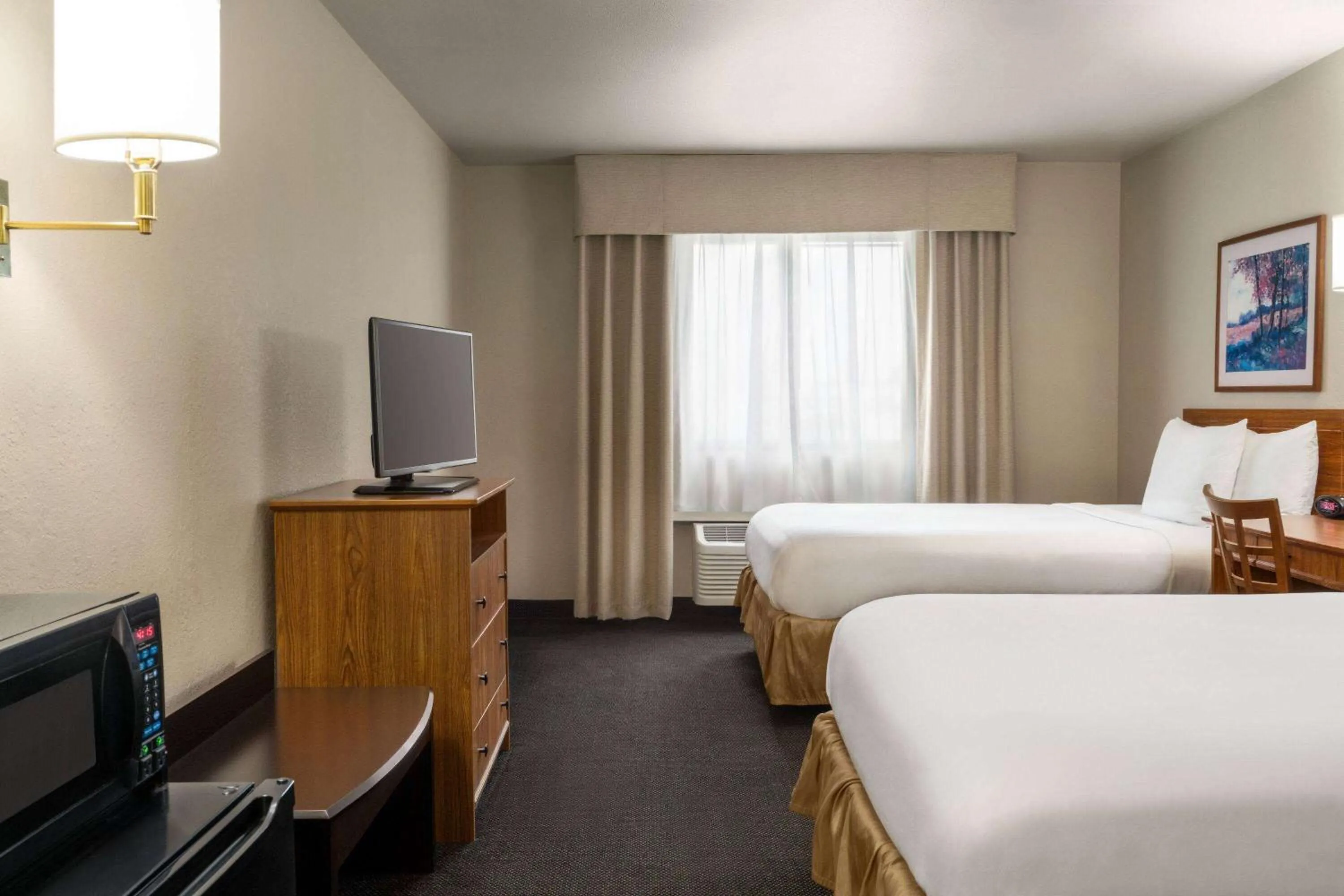 Photo of the whole room, Bed in Travelodge by Wyndham Dexter