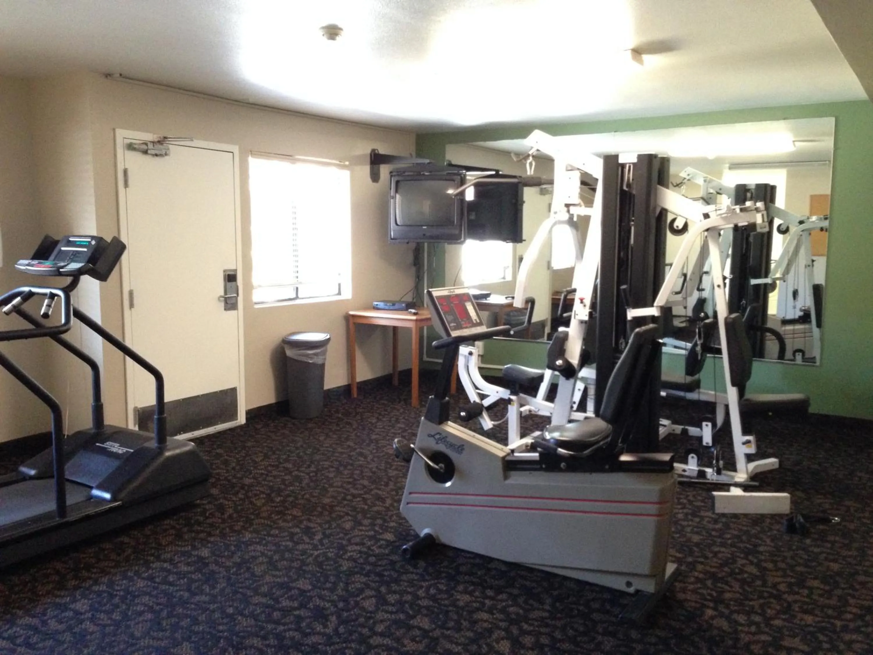 Fitness centre/facilities in Super 8 by Wyndham Barstow