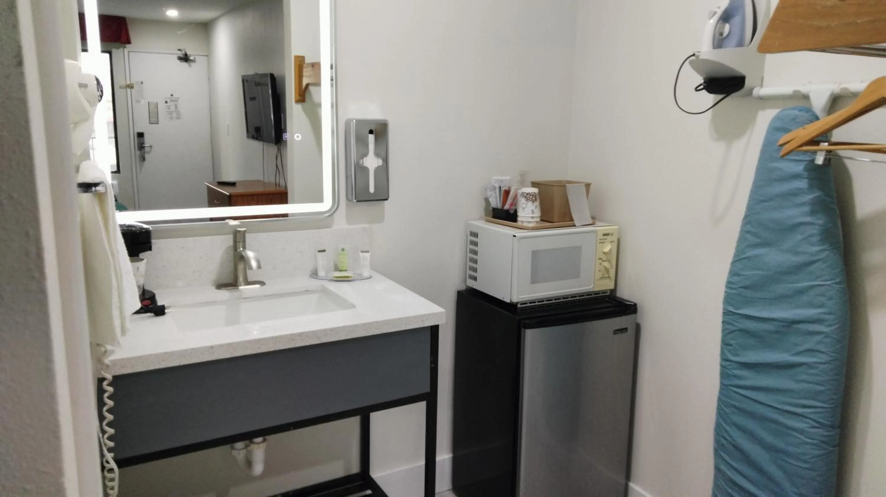 Super 8 by Wyndham Barstow