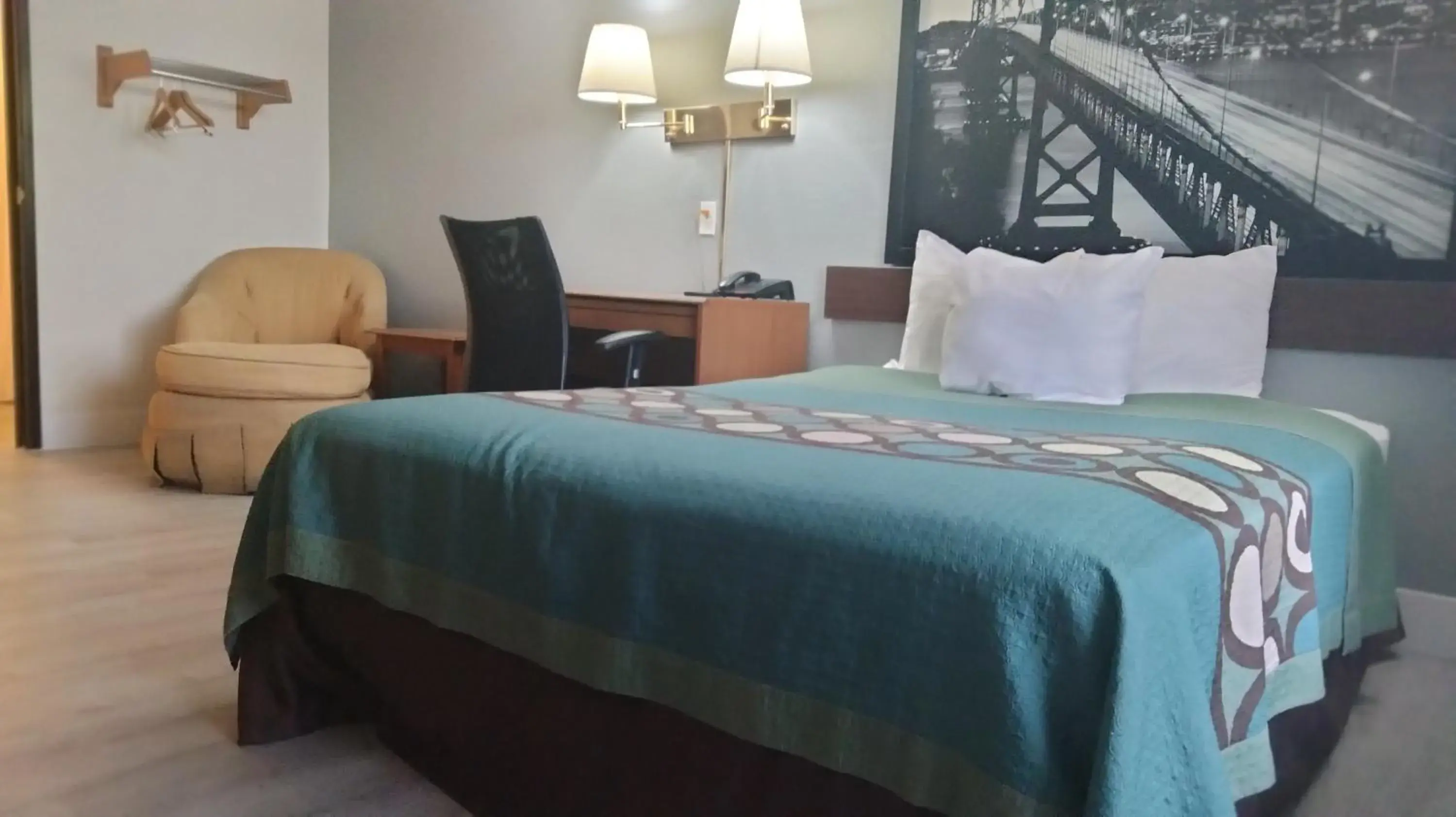 Queen Room - Mobility Access/Non-Smoking in Super 8 by Wyndham Barstow Queen Room - Mobility Access/Non-Smoking in Super 8 by Wyndham Barstow