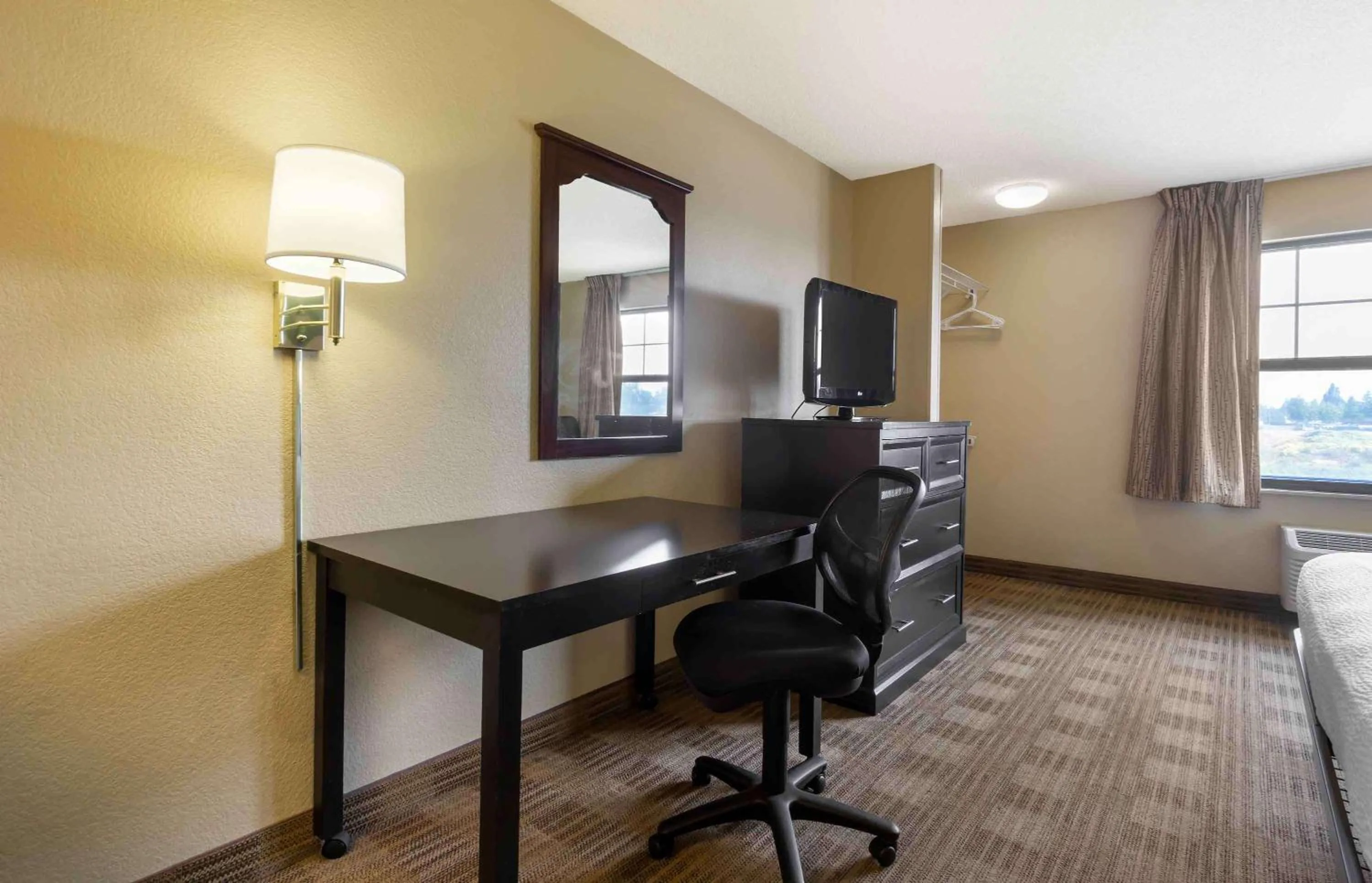 Bedroom in Extended Stay America Suites - Tacoma - South