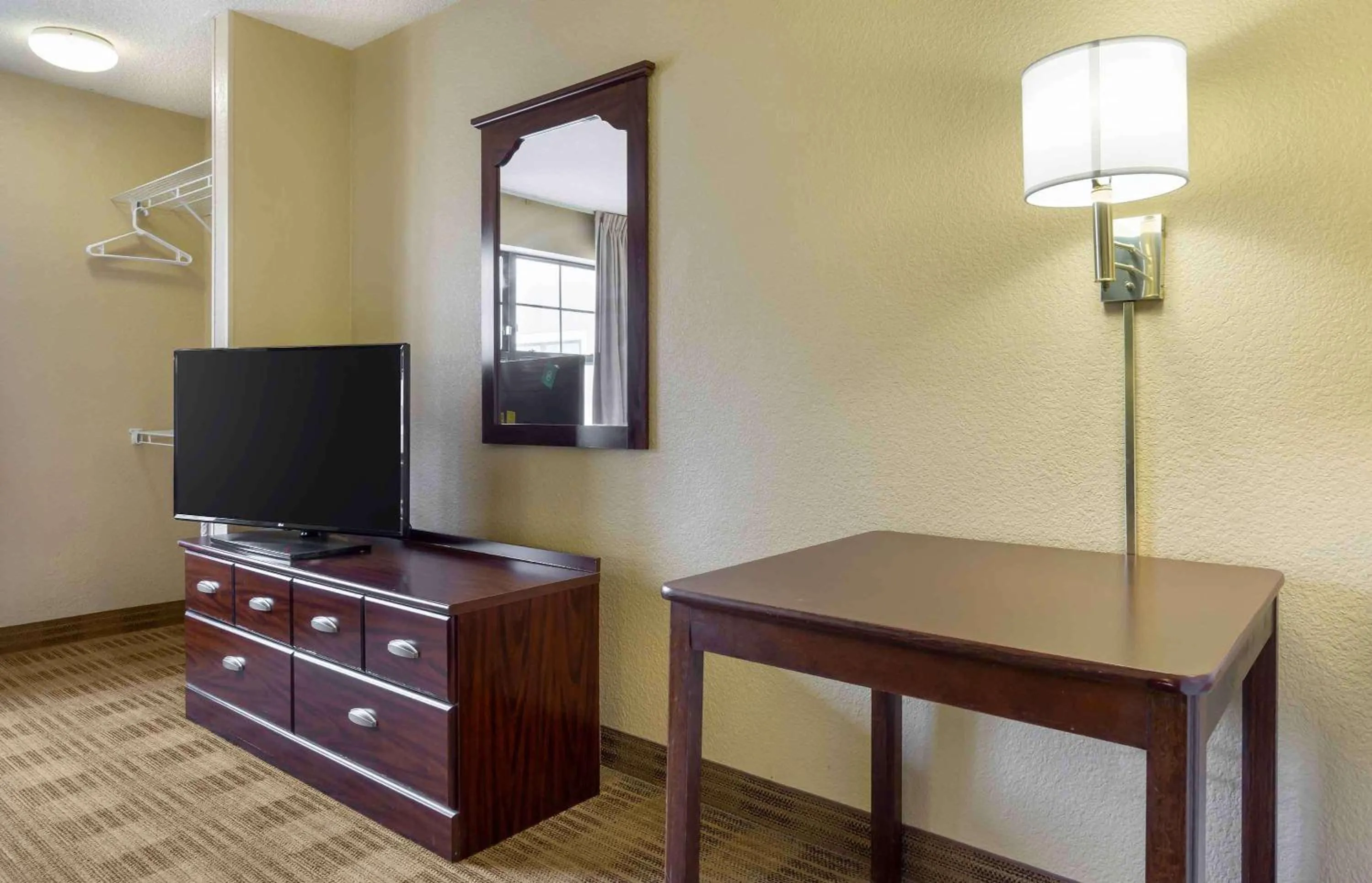 Bedroom in Extended Stay America Suites - Tacoma - South