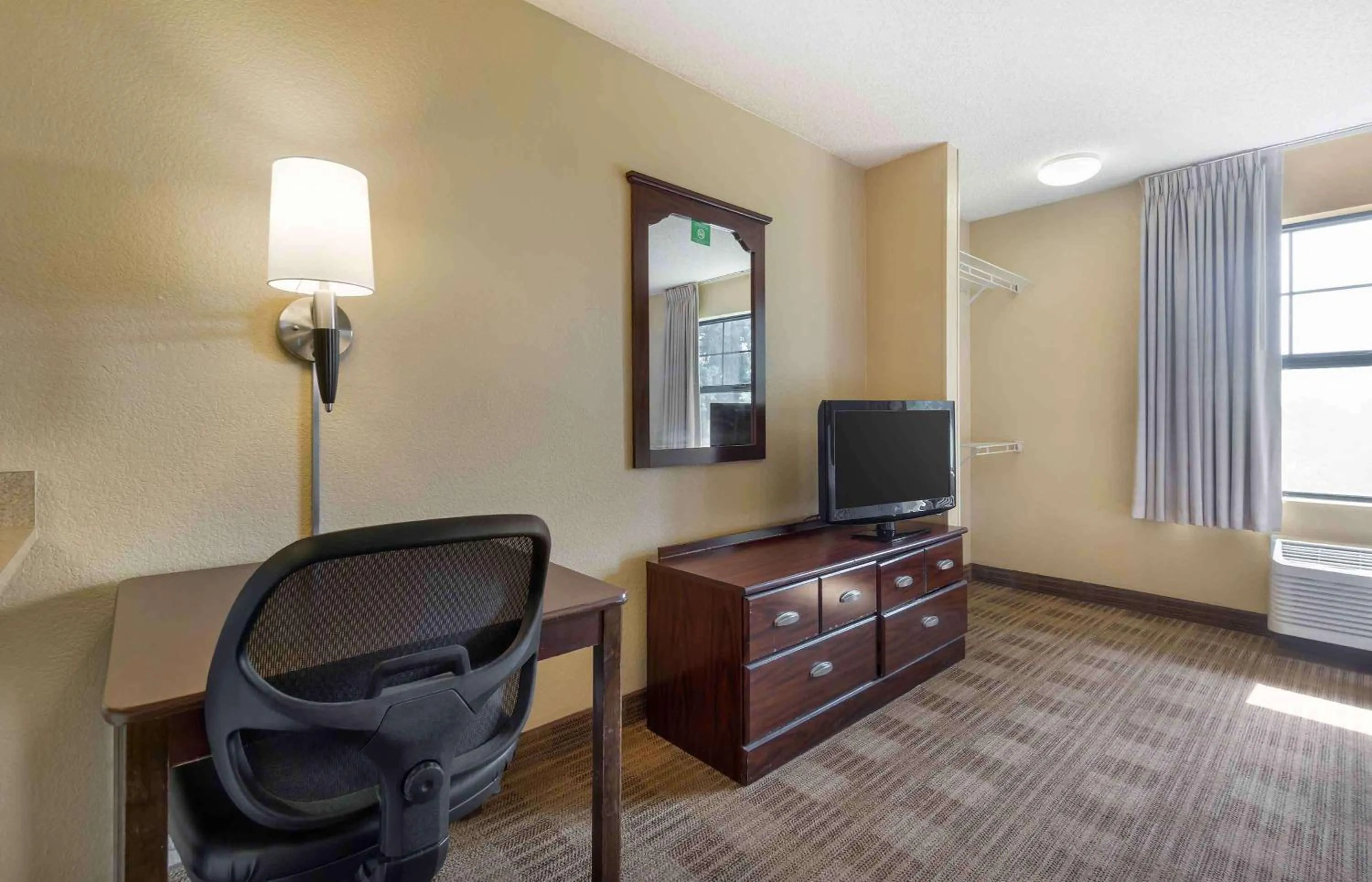 Bedroom in Extended Stay America Suites - Tacoma - South