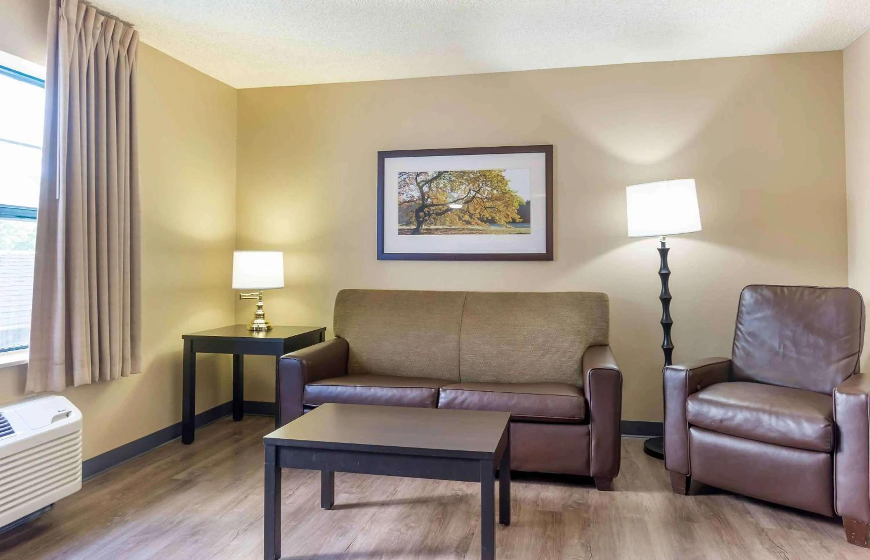 Bedroom, Bed in Extended Stay America Suites - Seattle - Lynnwood