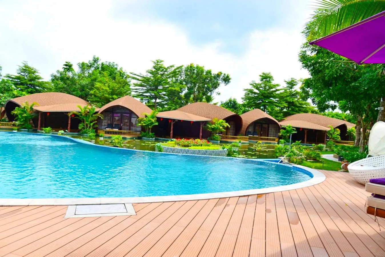 Swimming pool in Con Khuong Resort Can Tho