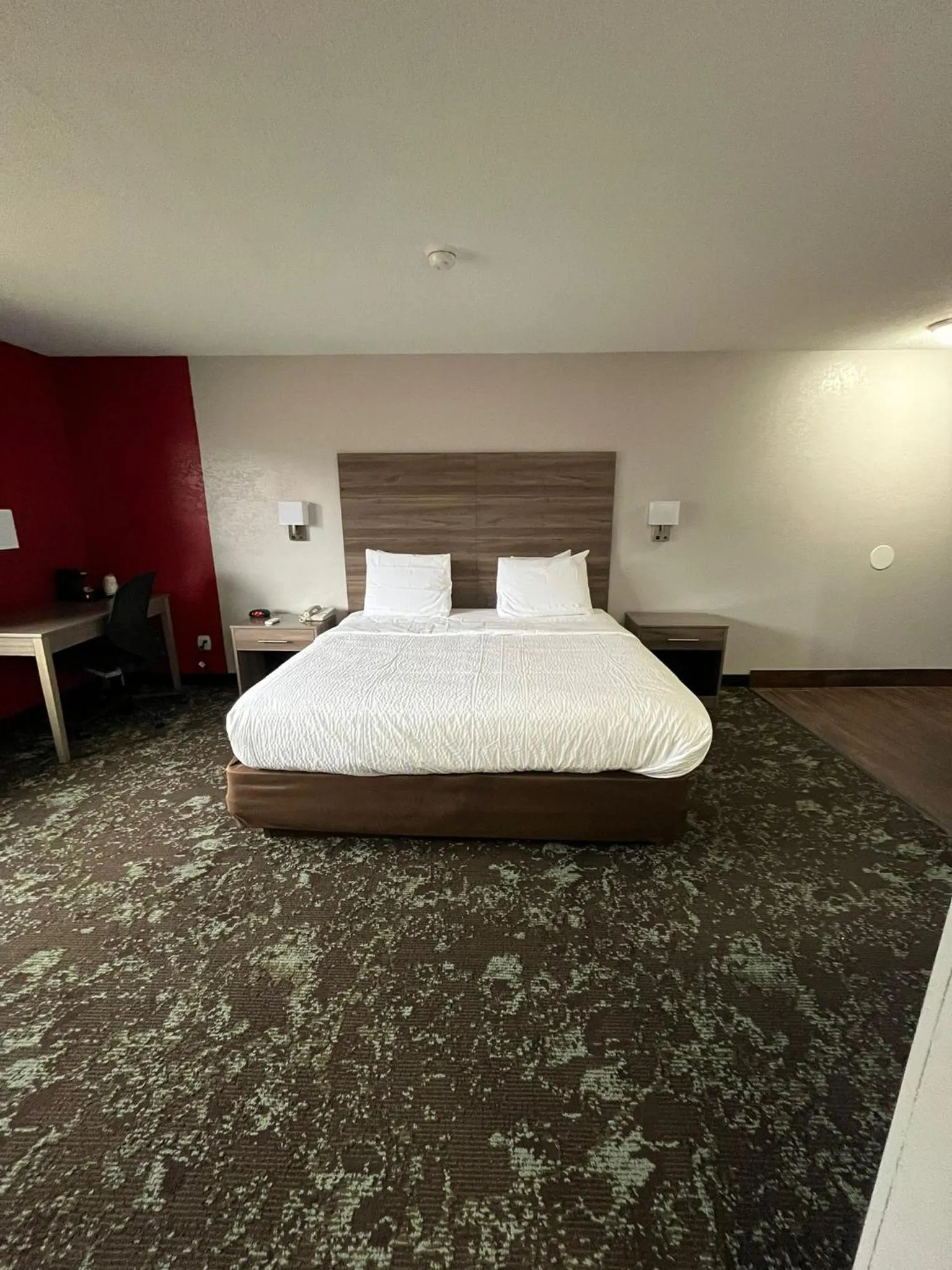 Bedroom, Bed in Ramada by Wyndham Cedar Rapids South