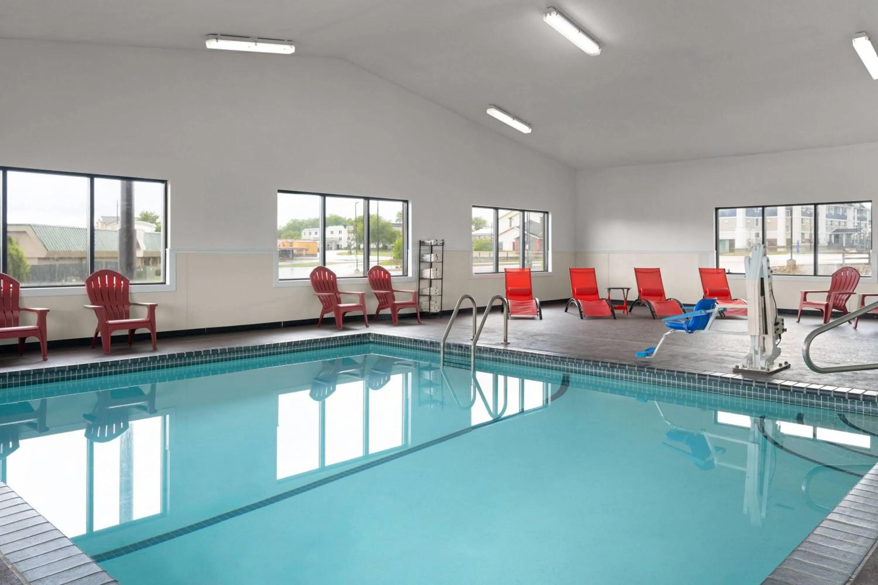 Swimming pool in Ramada by Wyndham Cedar Rapids South