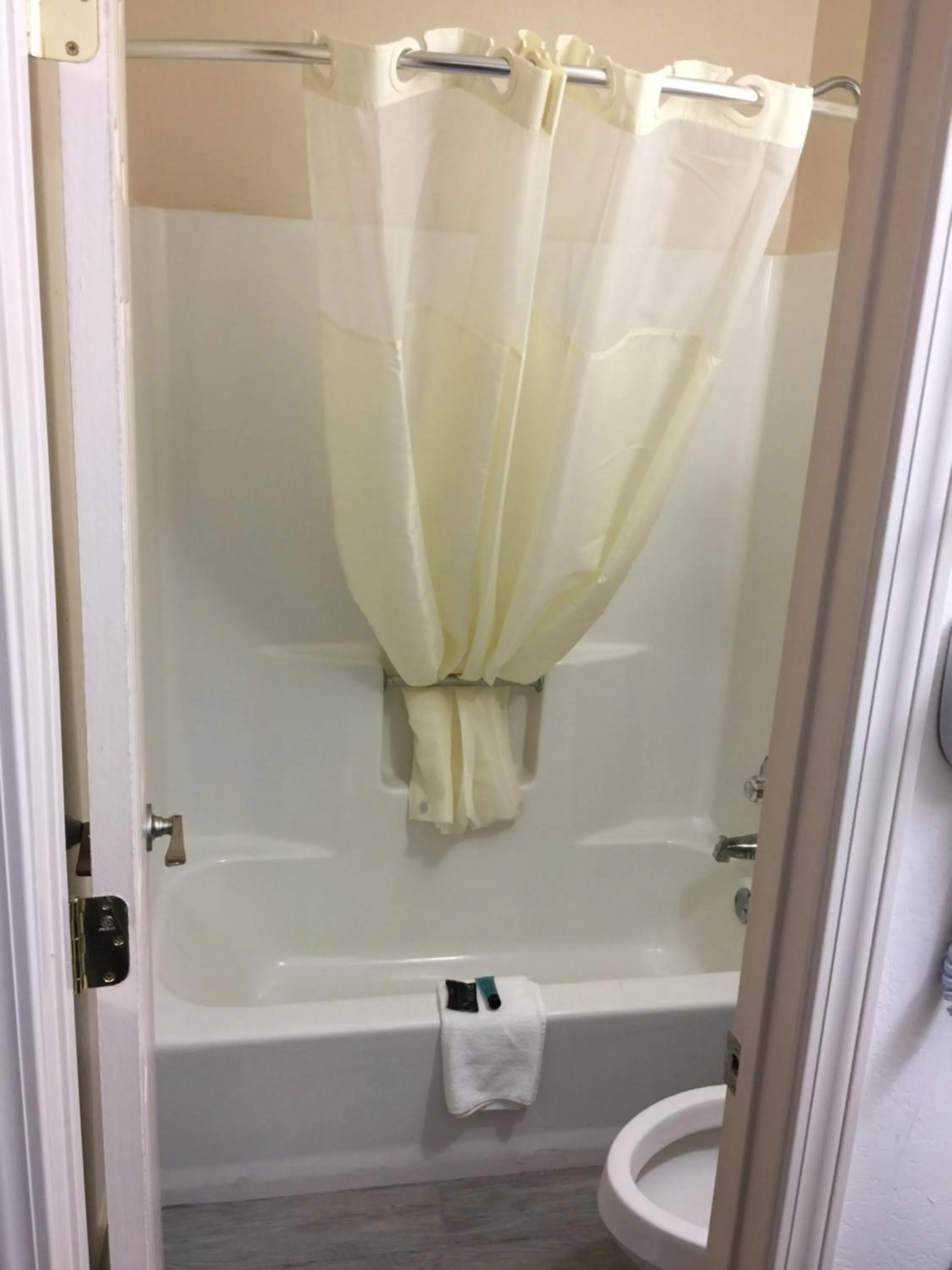 Bathroom in Americas Best Value Inn Tuscaloosa