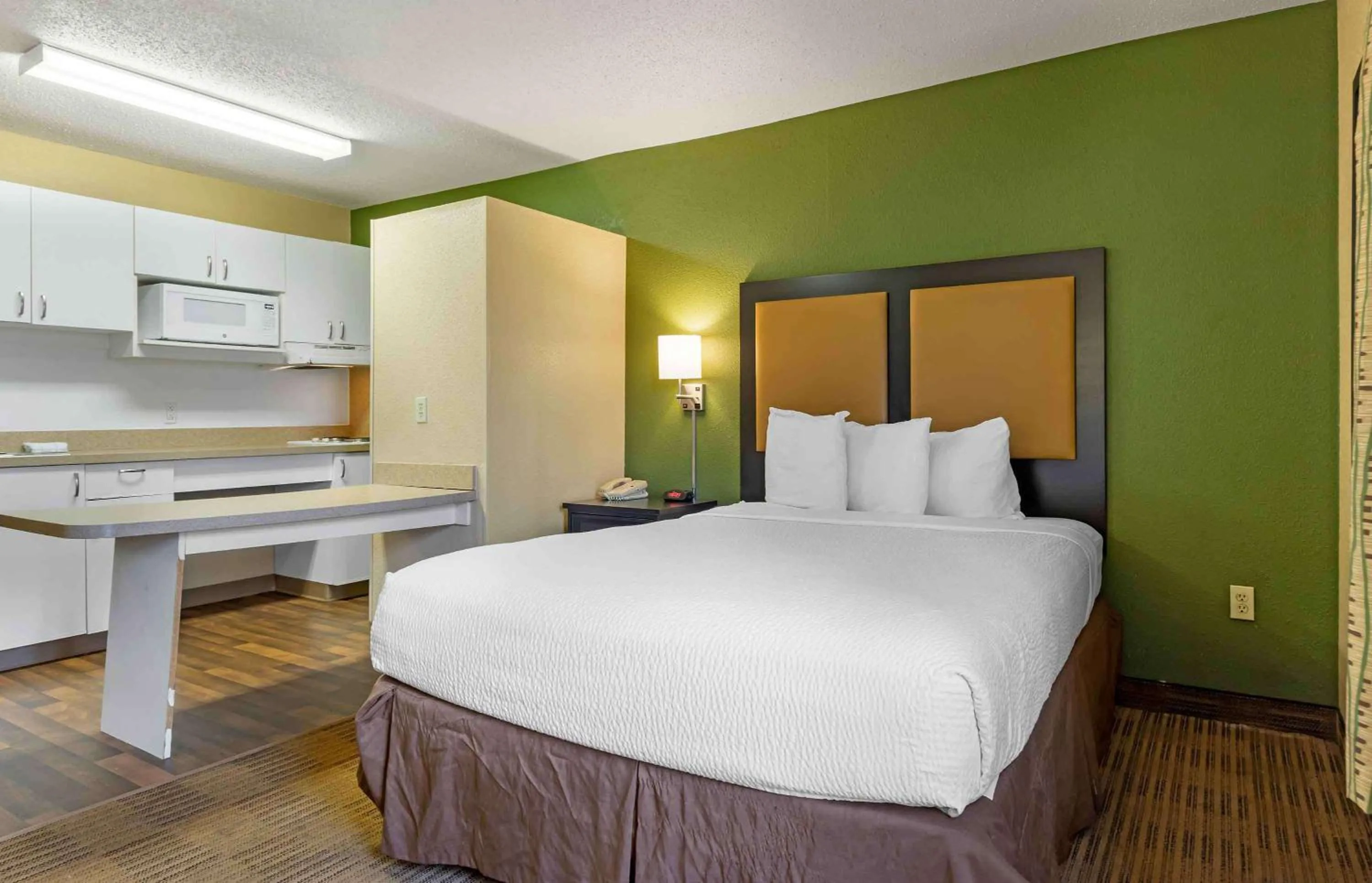 Bedroom, Bed in Extended Stay America Select Suites - Greenville - Airport