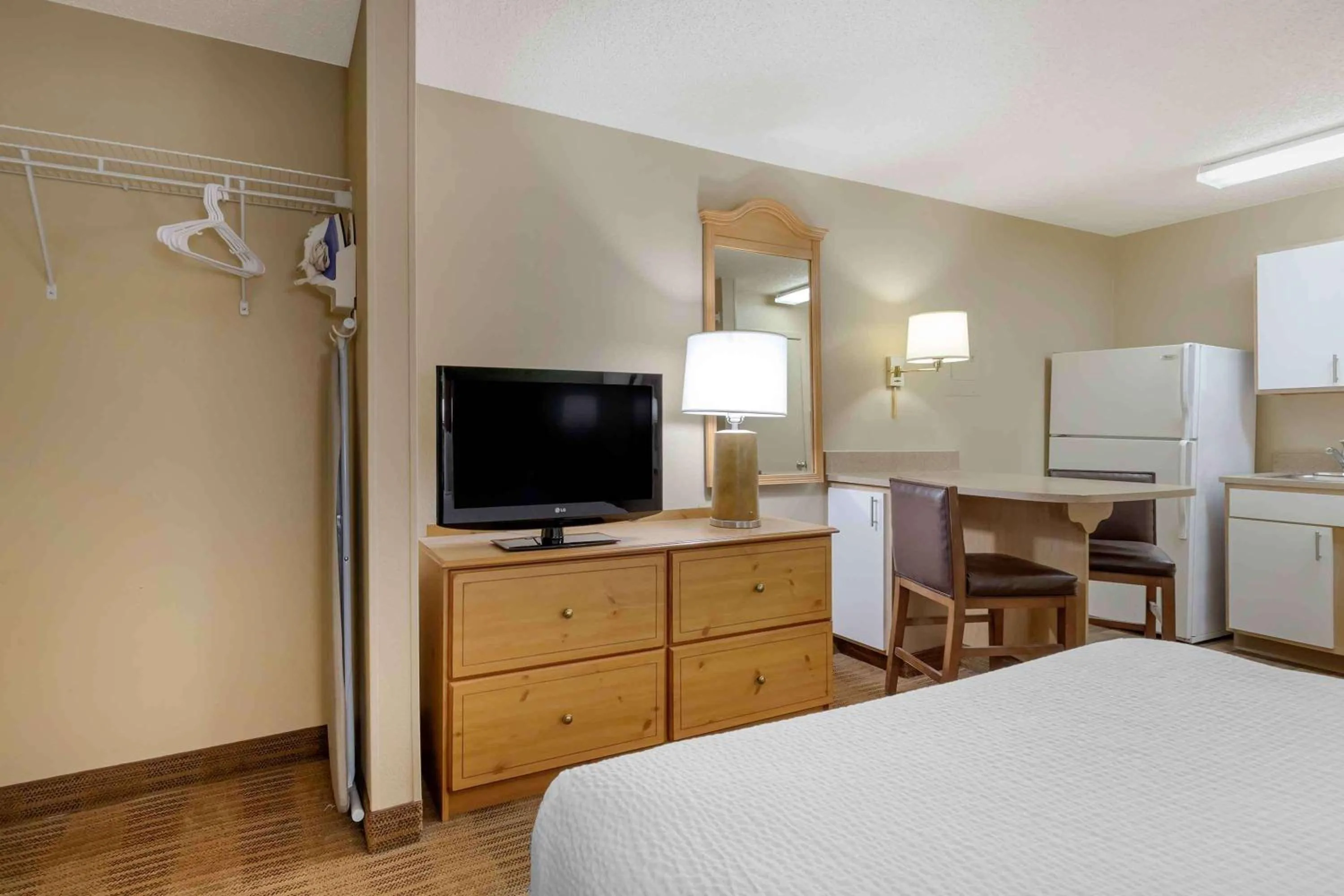 Bedroom, Bed in Extended Stay America Select Suites - Denver - Cherry Creek