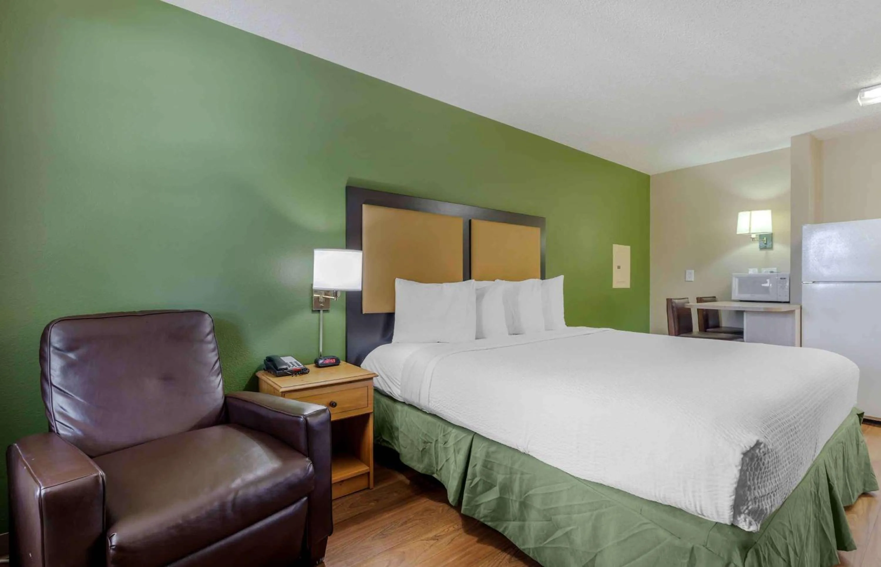 Bedroom, Bed in Extended Stay America Select Suites - Denver - Cherry Creek