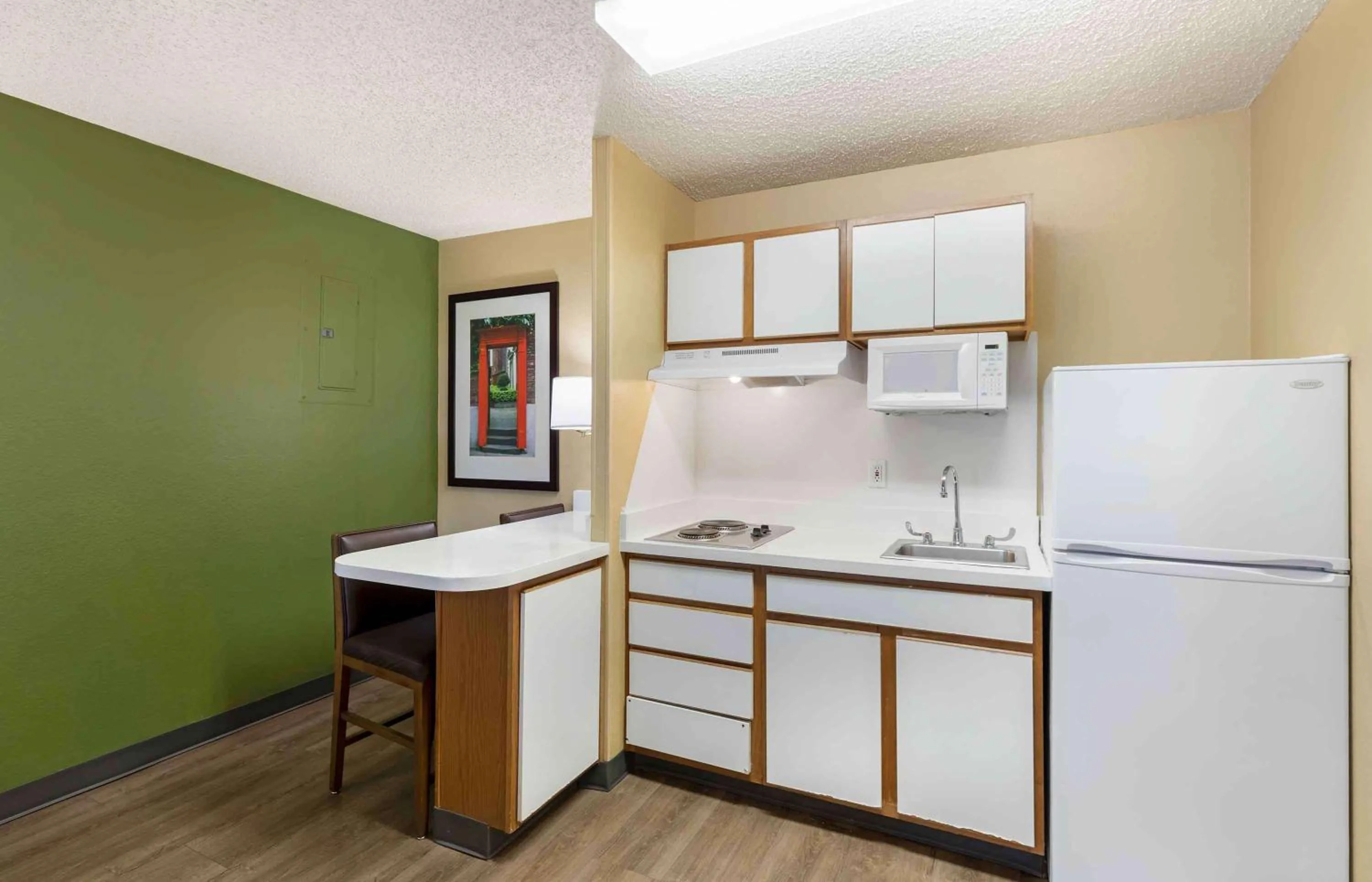 Kitchen or kitchenette in Extended Stay America Select Suites - Denver - Cherry Creek