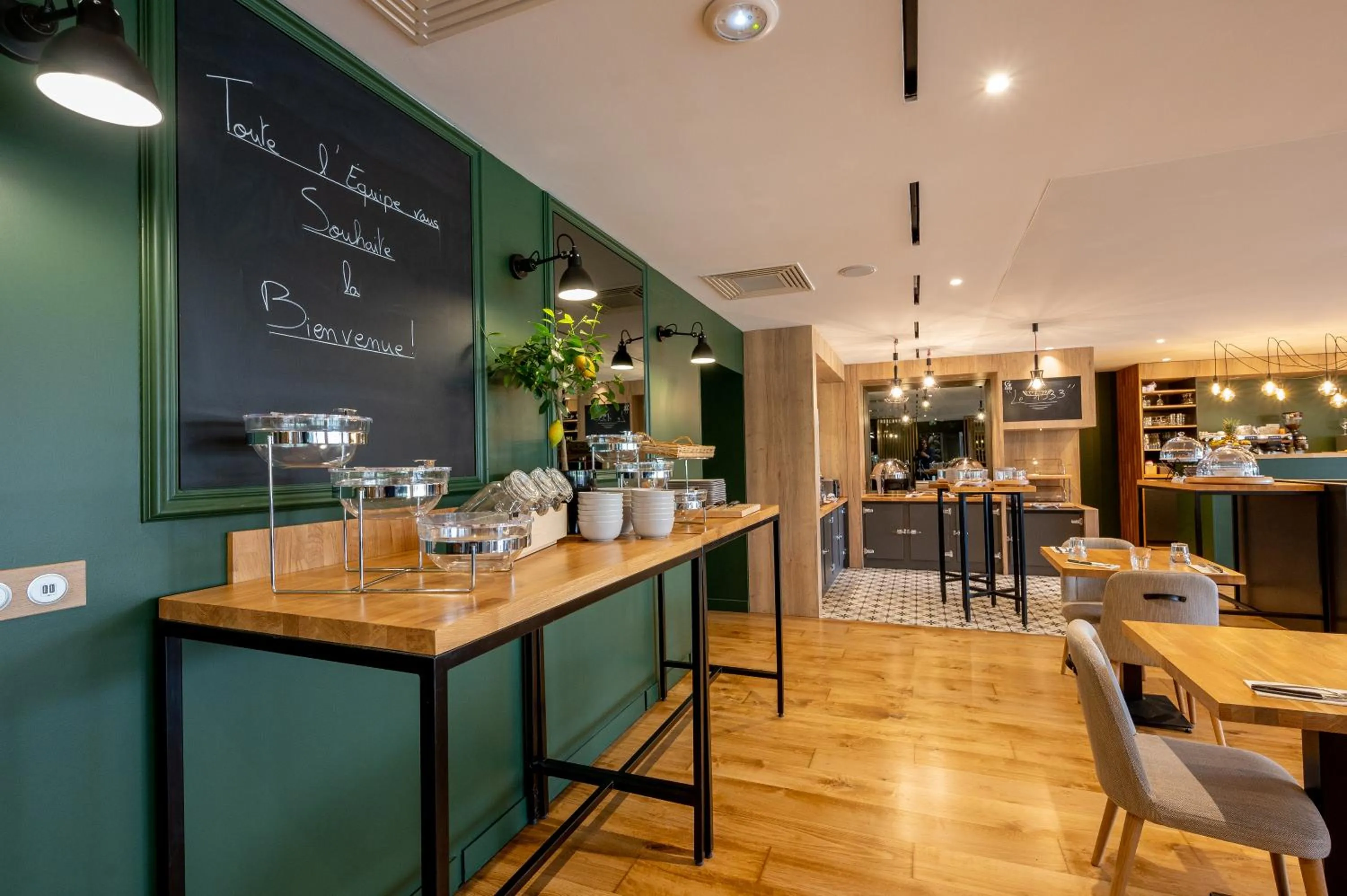 Restaurant/places to eat in Domaine la Charpinière, The Originals Collection