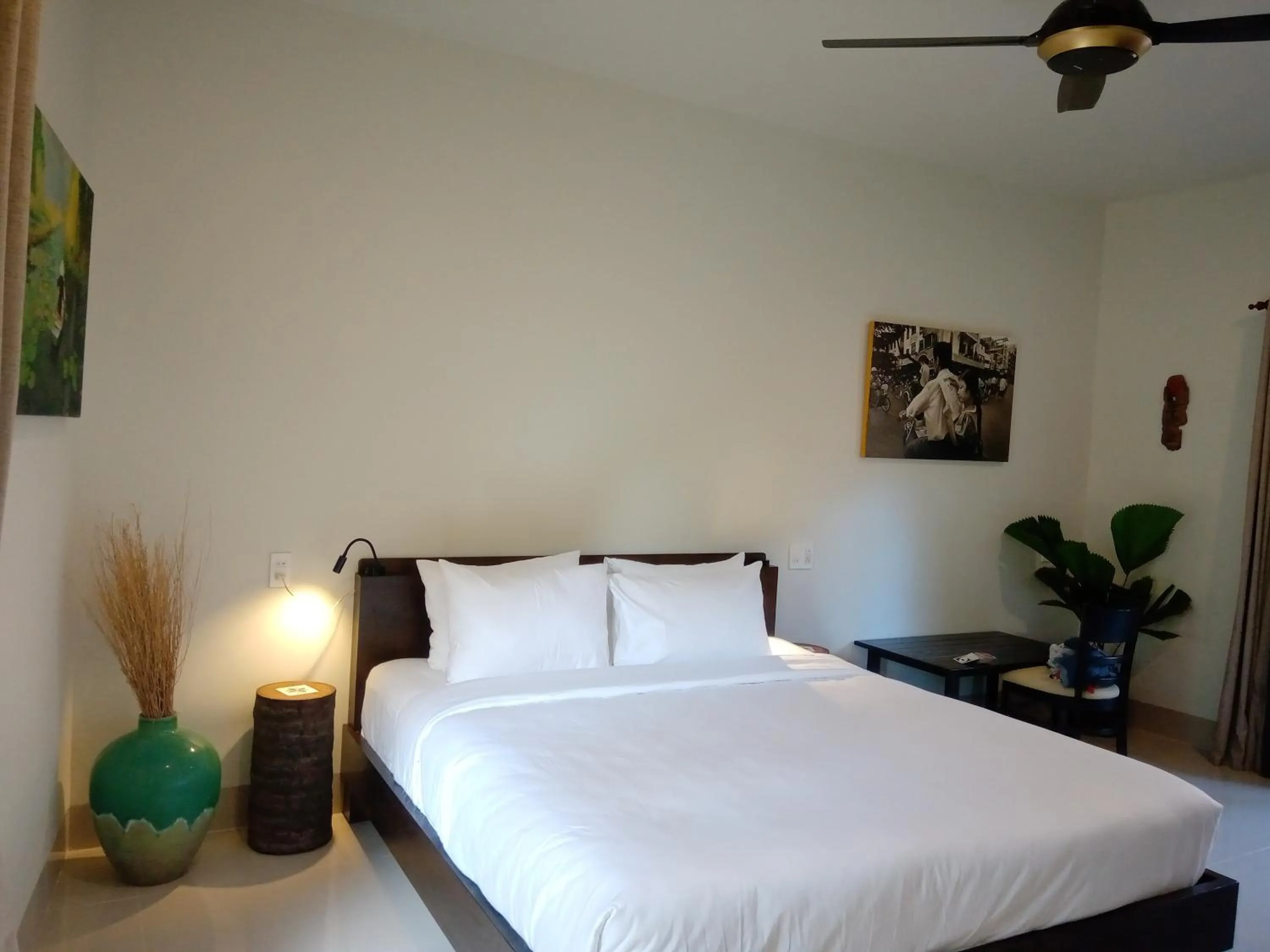 Shower, Bed in MiNhon Hotel Muine