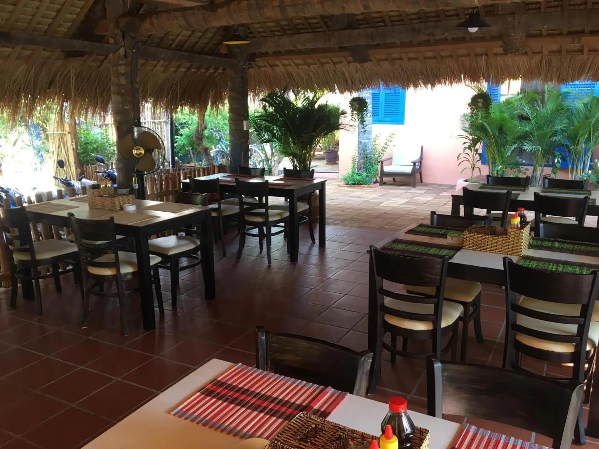 Restaurant/places to eat in MiNhon Hotel Muine