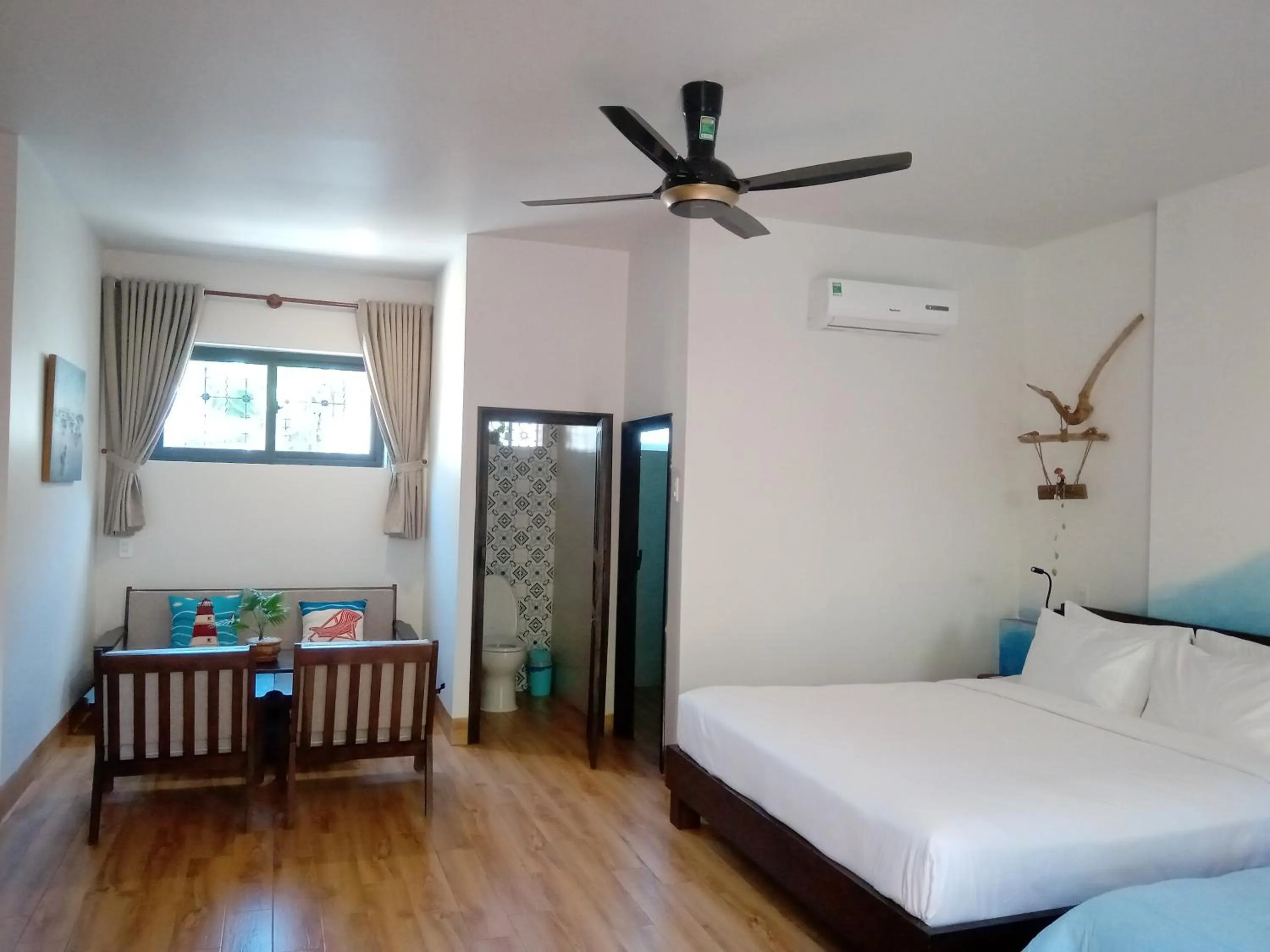 Toilet, Bed in MiNhon Hotel Muine