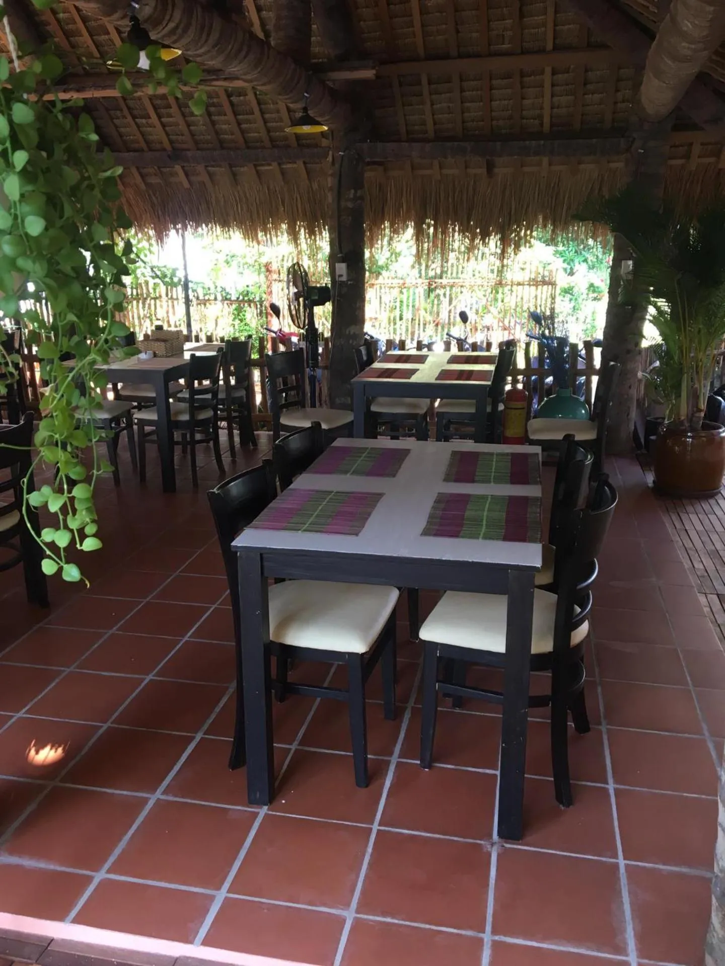 Restaurant/places to eat in MiNhon Hotel Muine
