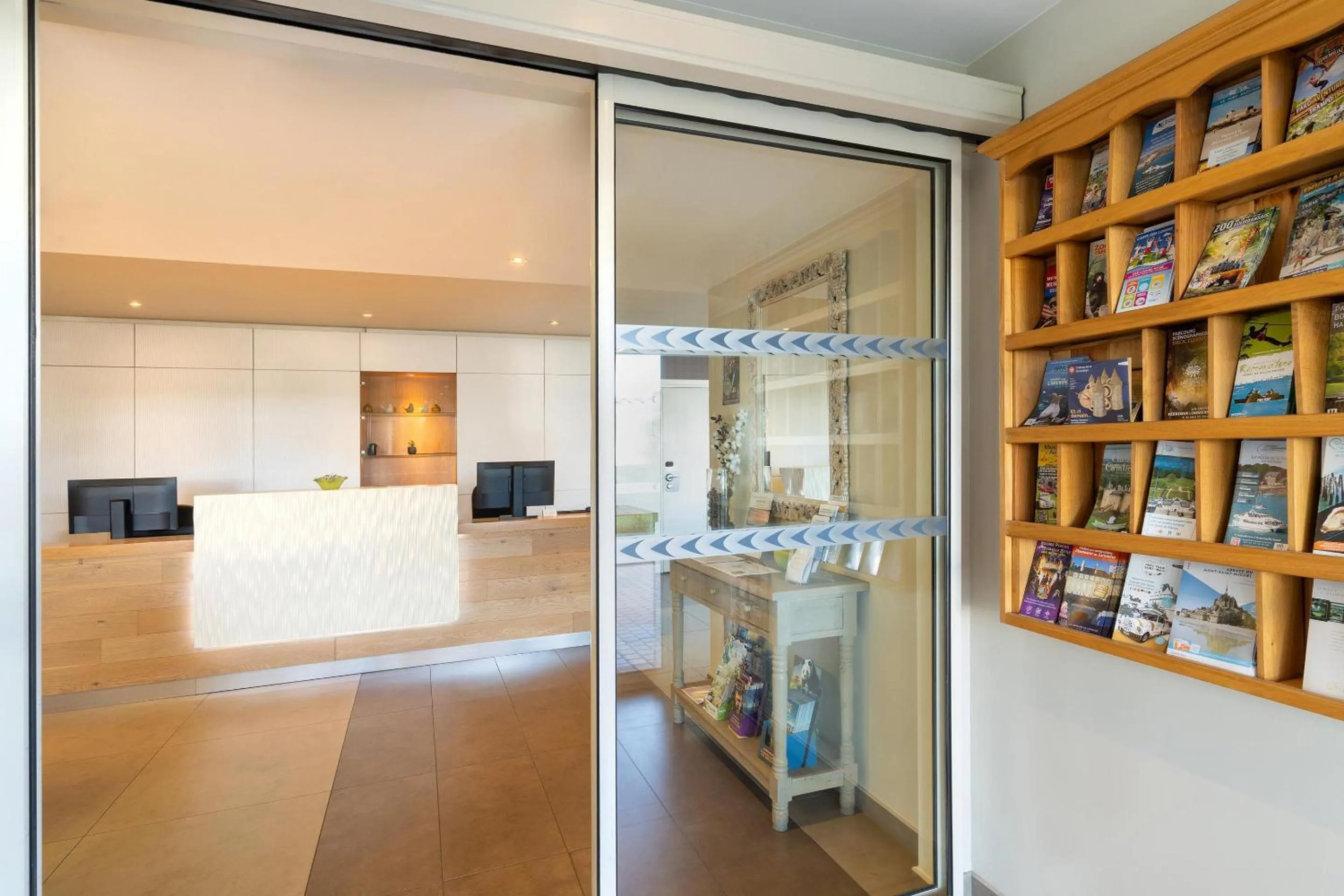 Lobby or reception in Sure Hotel by Best Western Rennes Chantepie