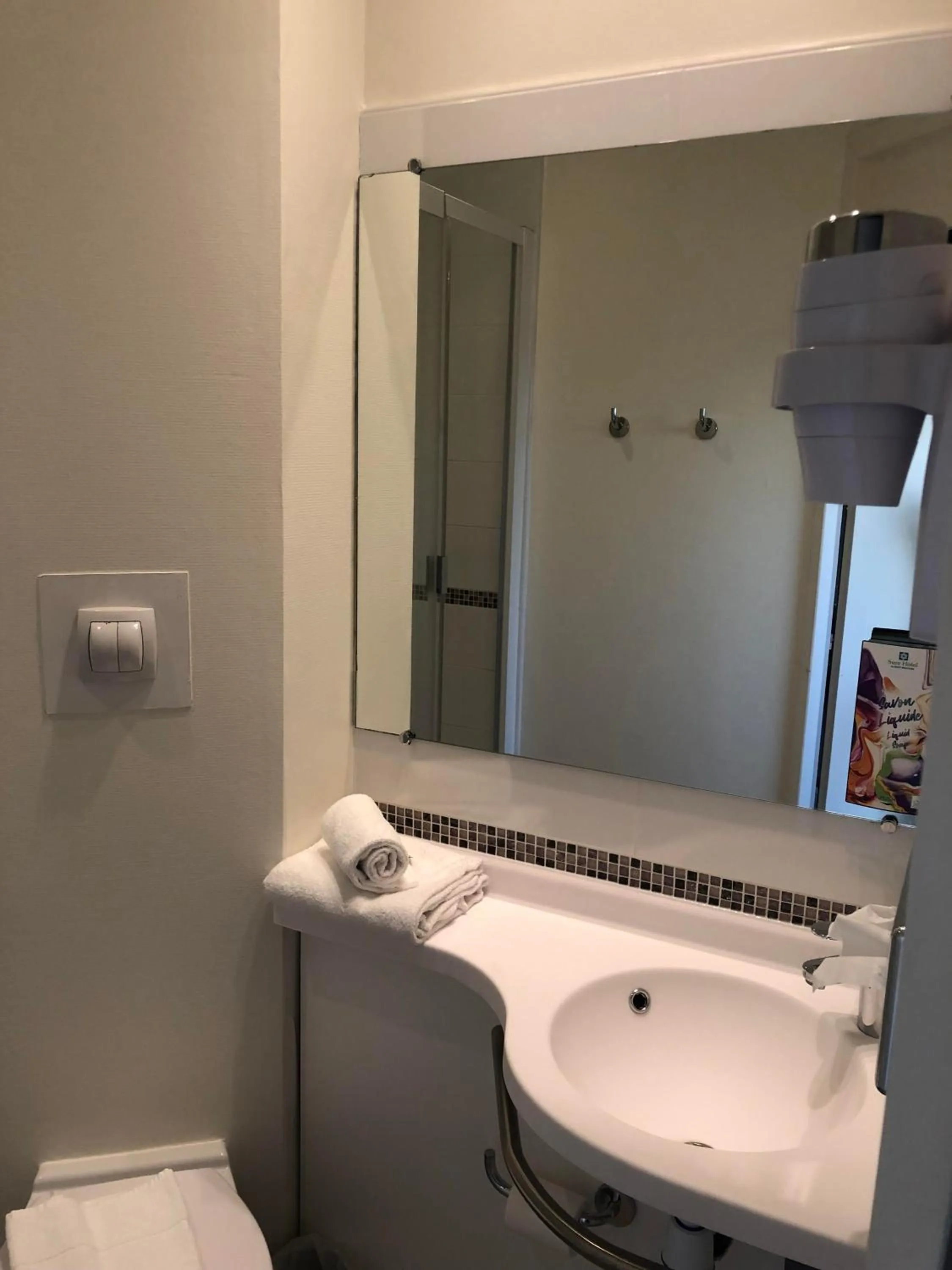 Bathroom in Logis Hôtel-Restaurant Les Loges