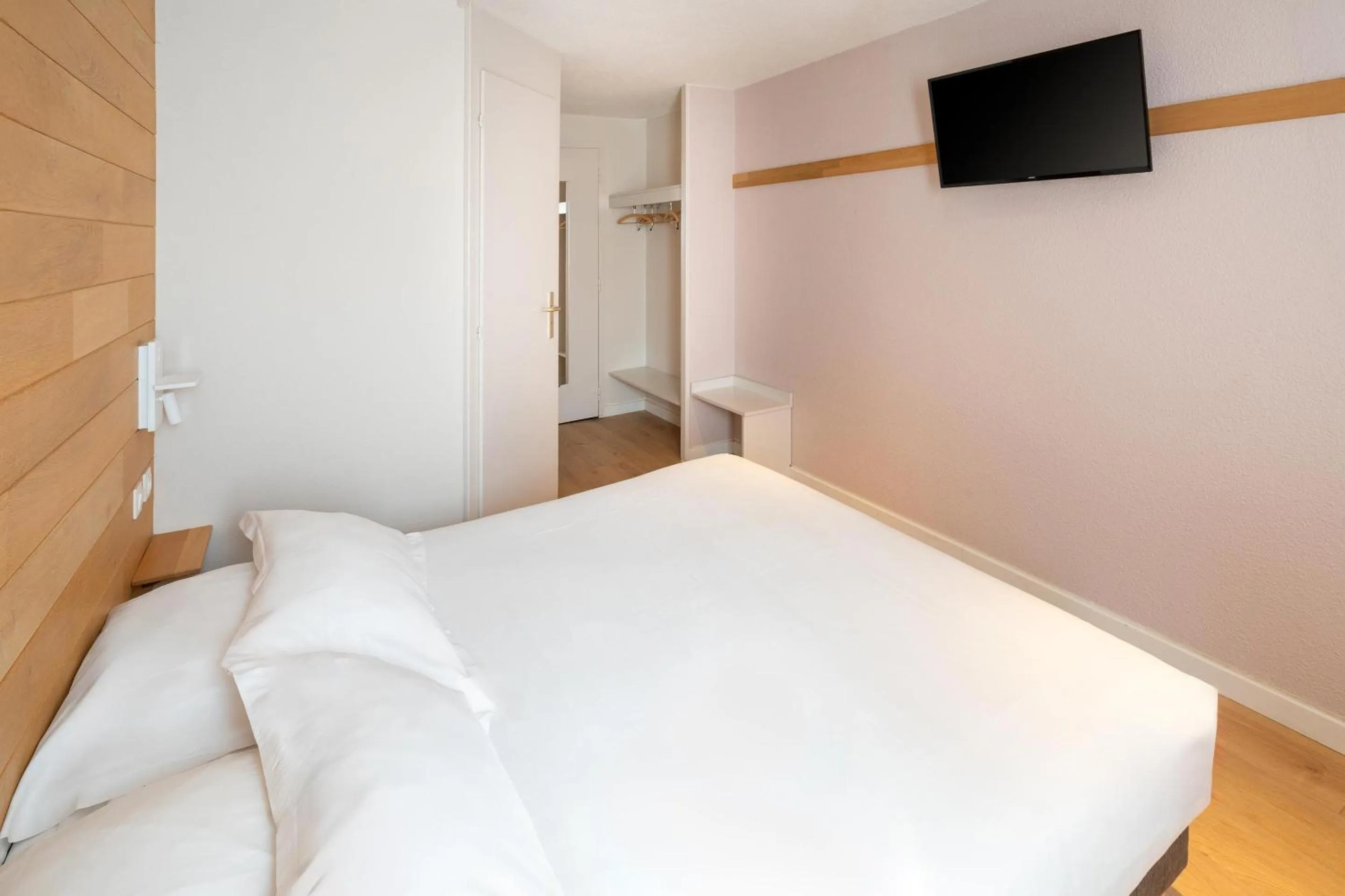 Bedroom, Bed in Sure Hotel by Best Western Rennes Chantepie