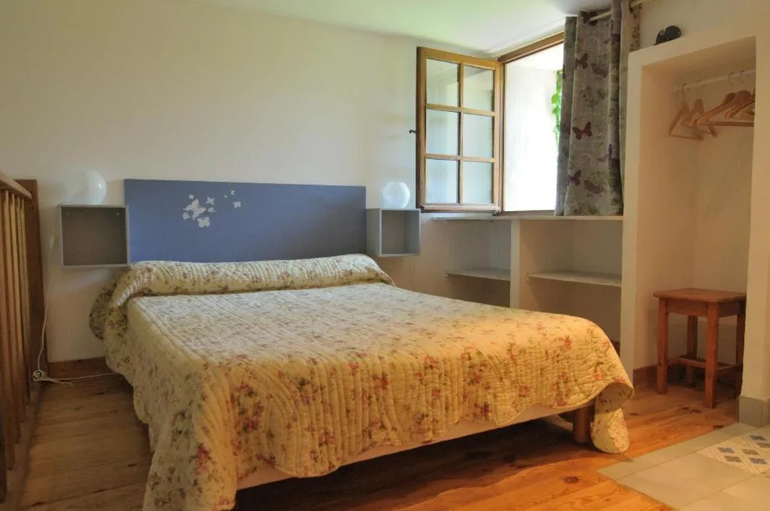 Bedroom in Mas Le Pont des Aubes
