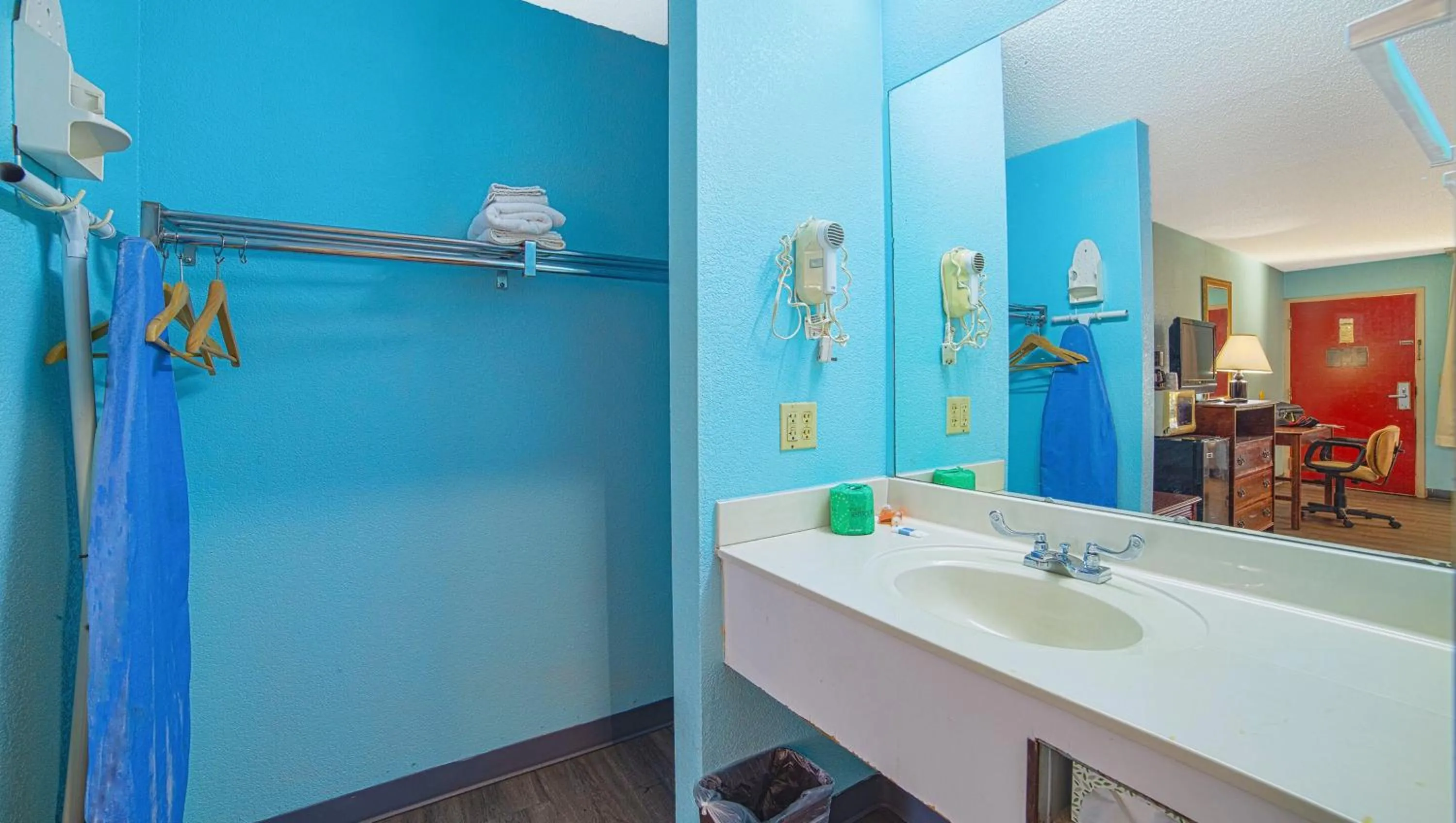 Bathroom in Mayfair Inn