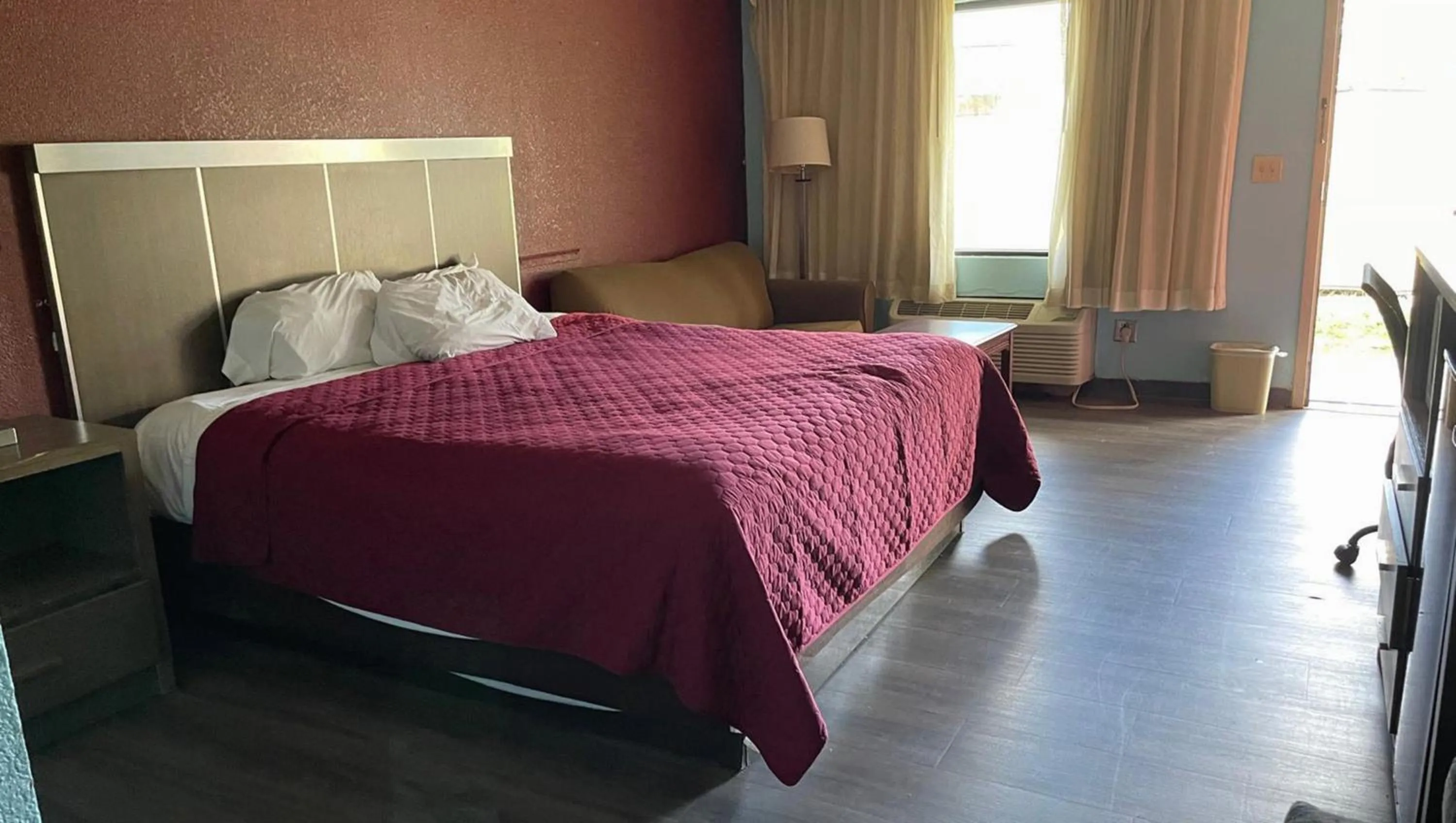 Photo of the whole room in Mayfair Inn