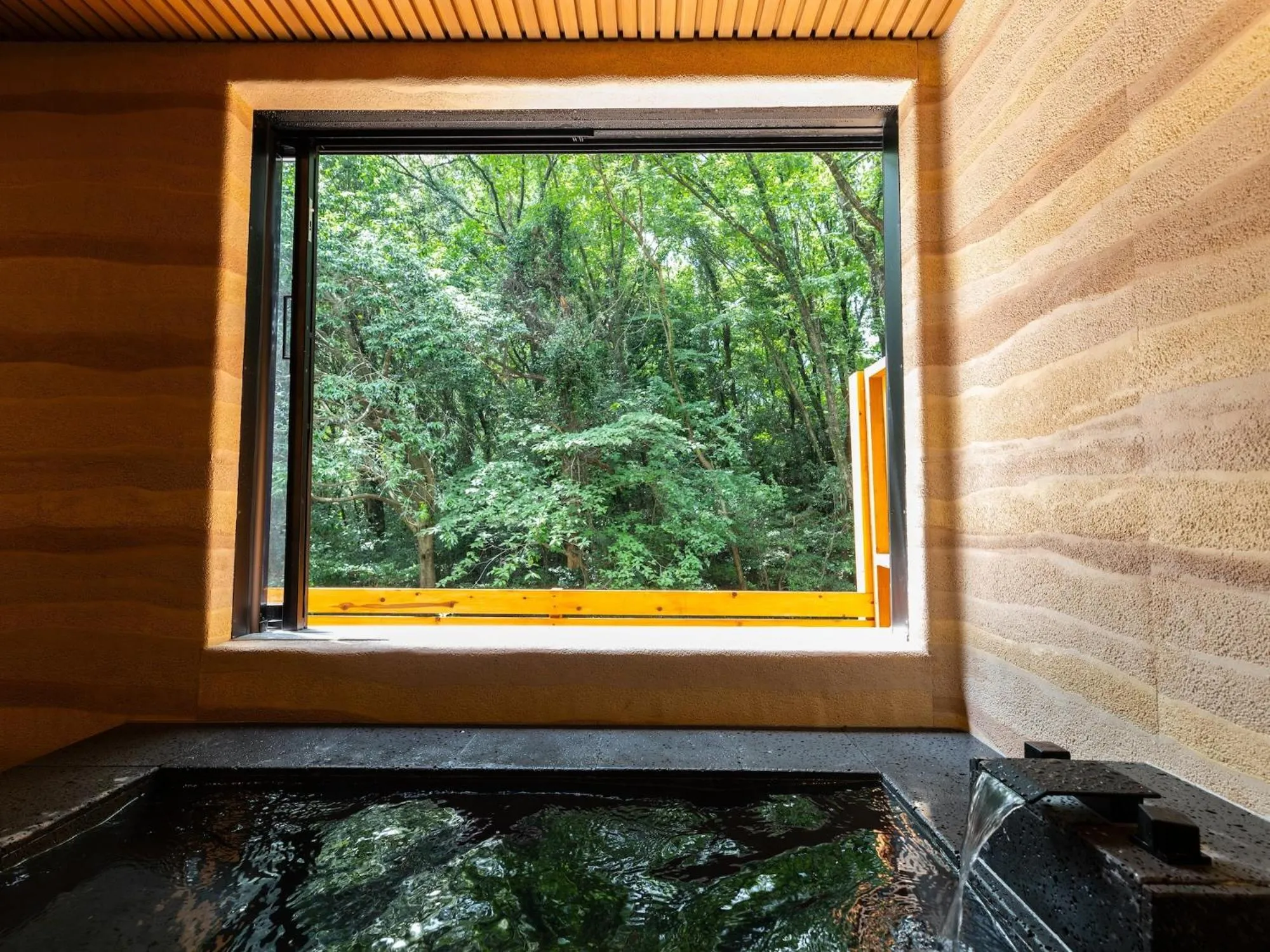Open Air Bath in Yufuin Glamping COMOREBI