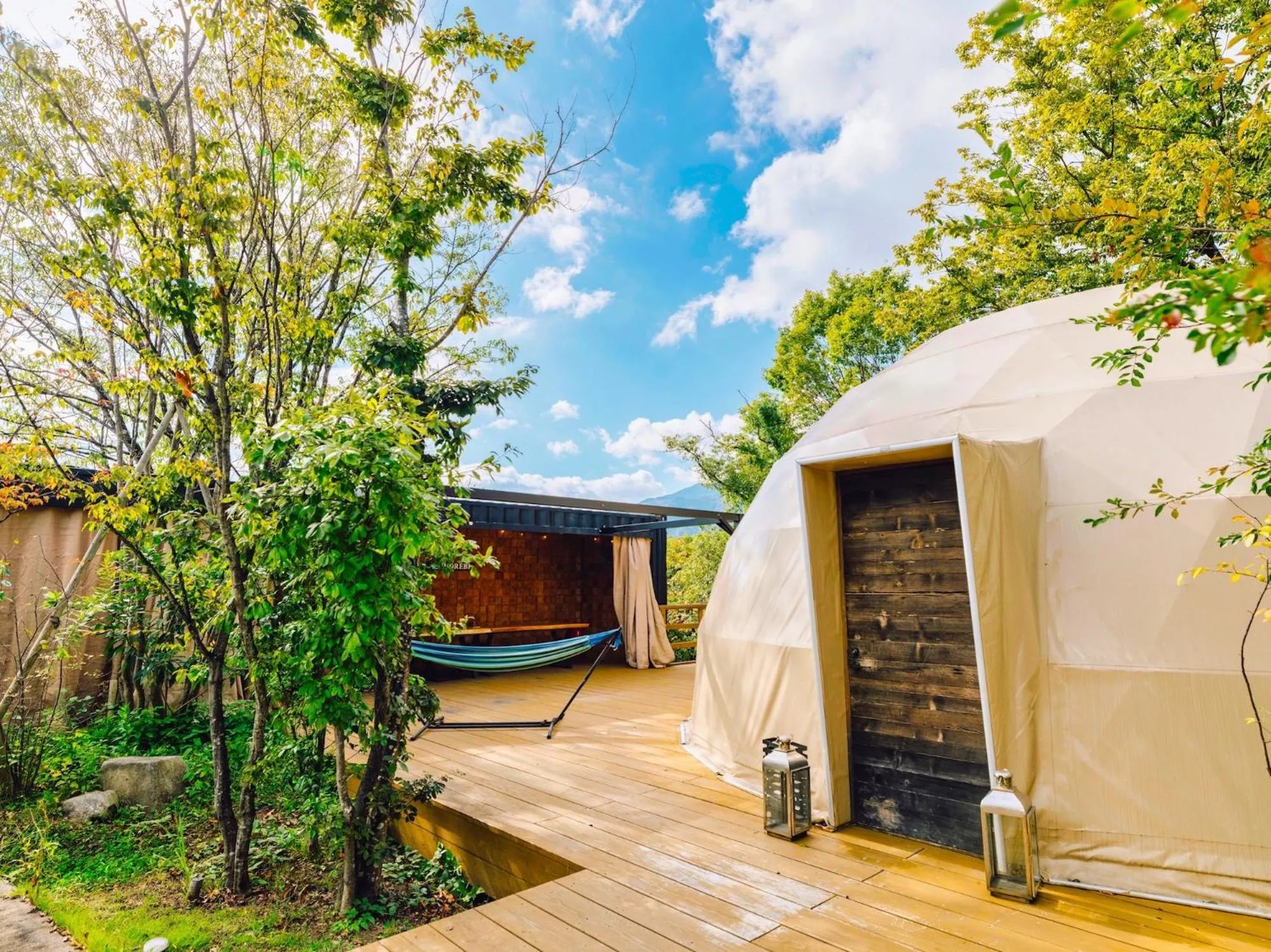 Property building in Yufuin Glamping COMOREBI