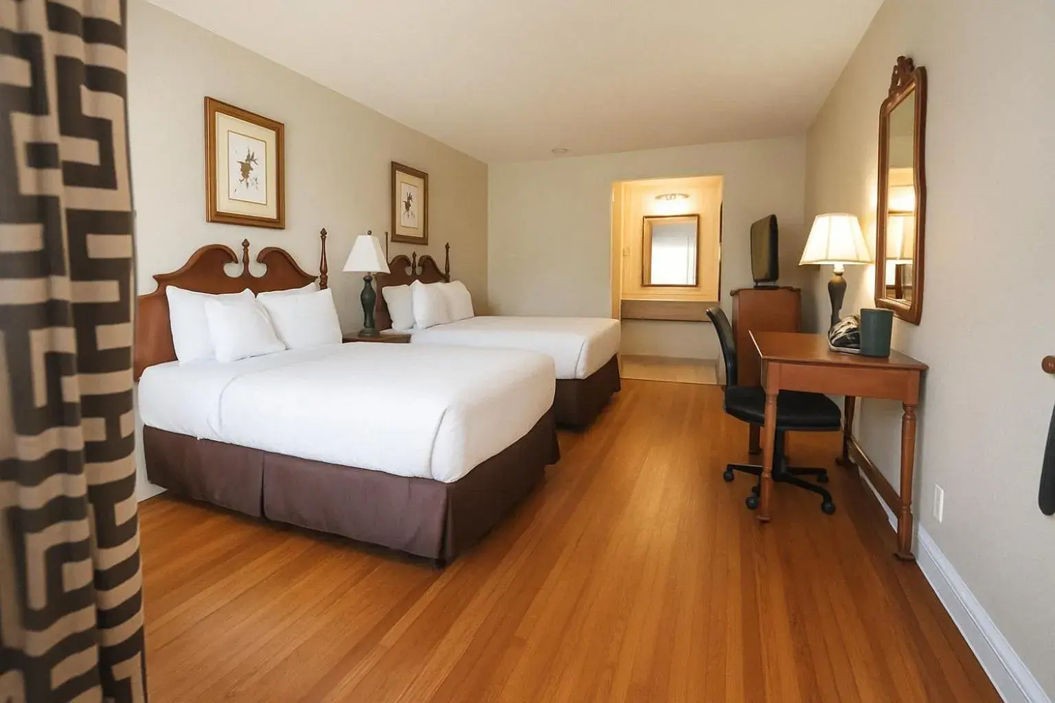 Queen Room with Two Queen Beds in Merry Acres Inn Queen Room with Two Queen Beds in Merry Acres Inn