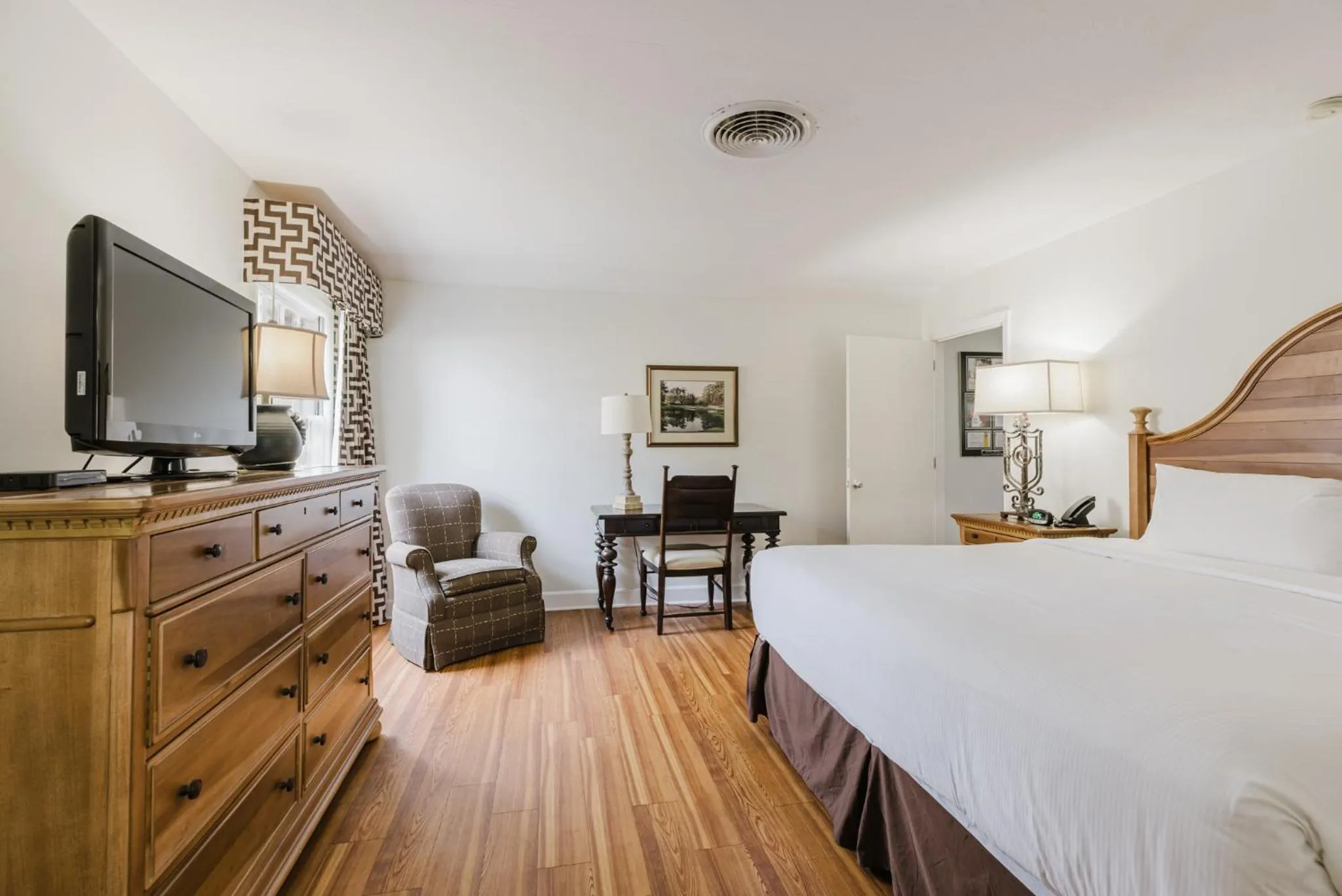 Bed in Merry Acres Inn