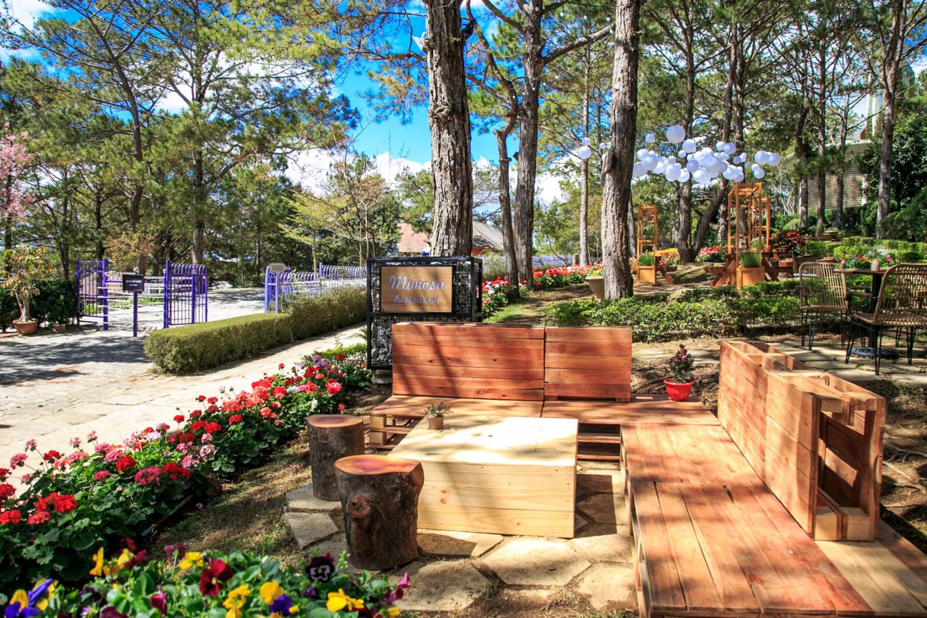 Restaurant/places to eat in TTC Dreamy Hill Resort - Unlimited Access to TTC World - Thung Lung Tinh Yeu