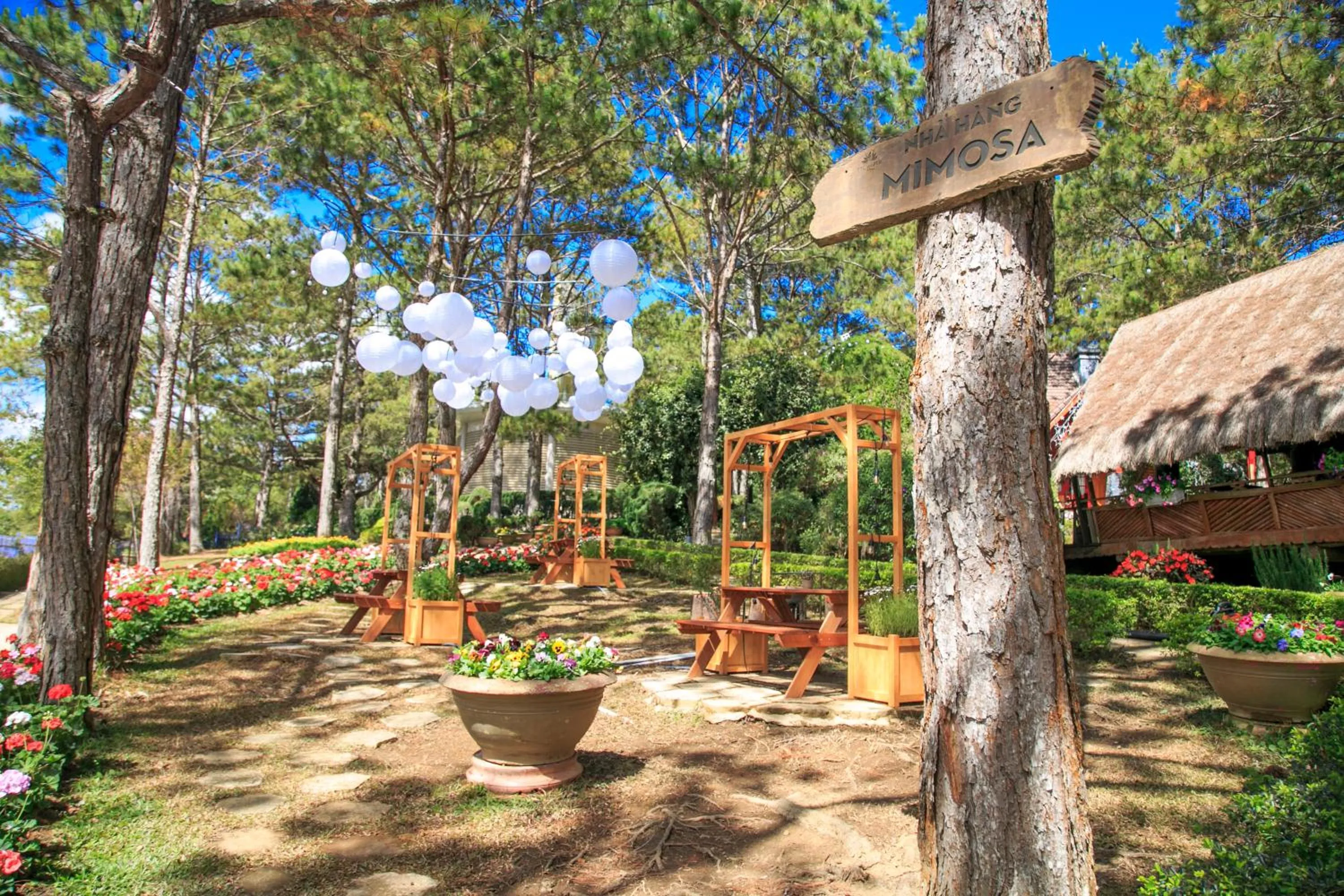 Restaurant/places to eat in TTC Dreamy Hill Resort - Unlimited Access to TTC World - Thung Lung Tinh Yeu