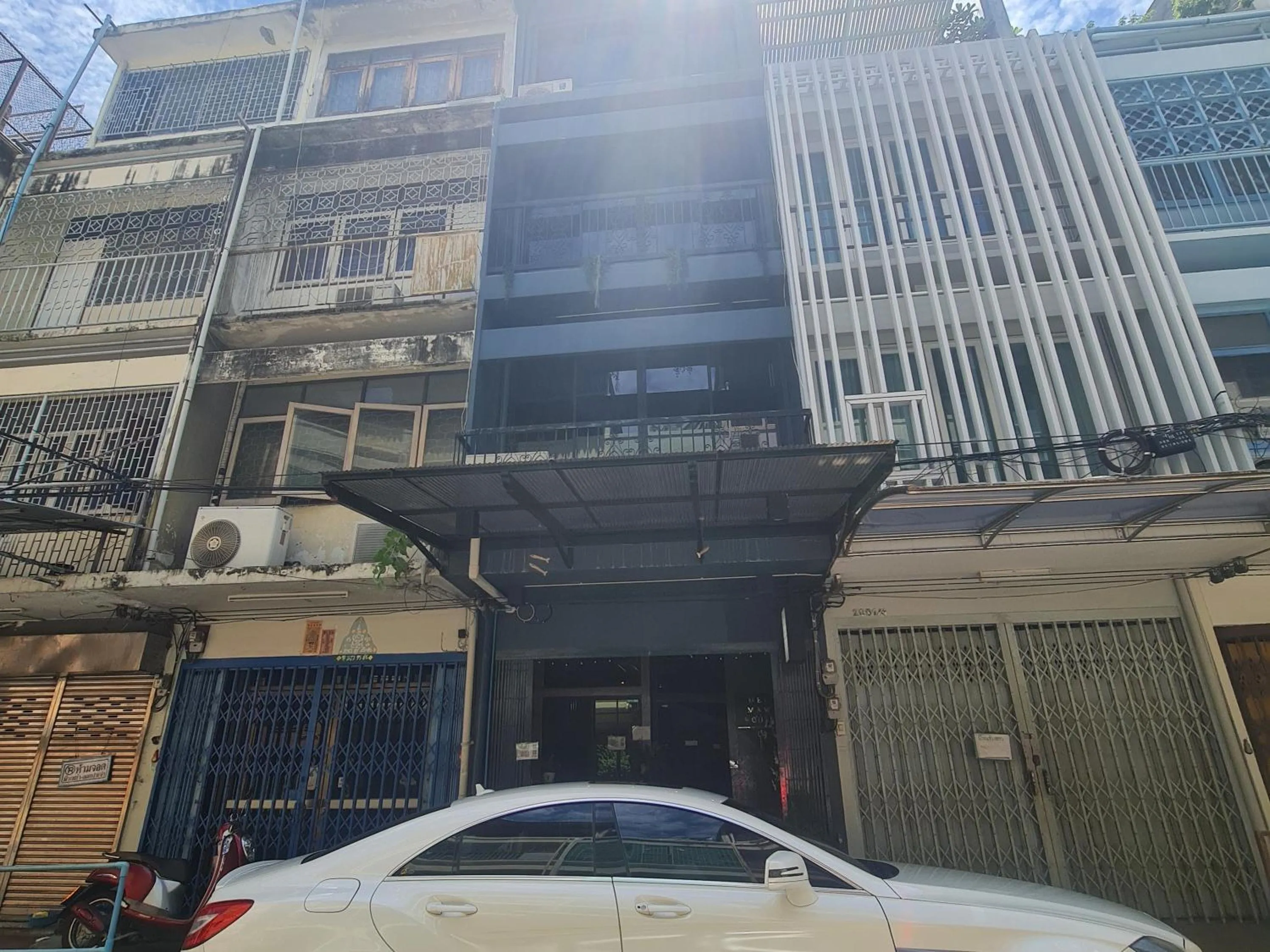 Property building in MEEMAW'S House Hostel