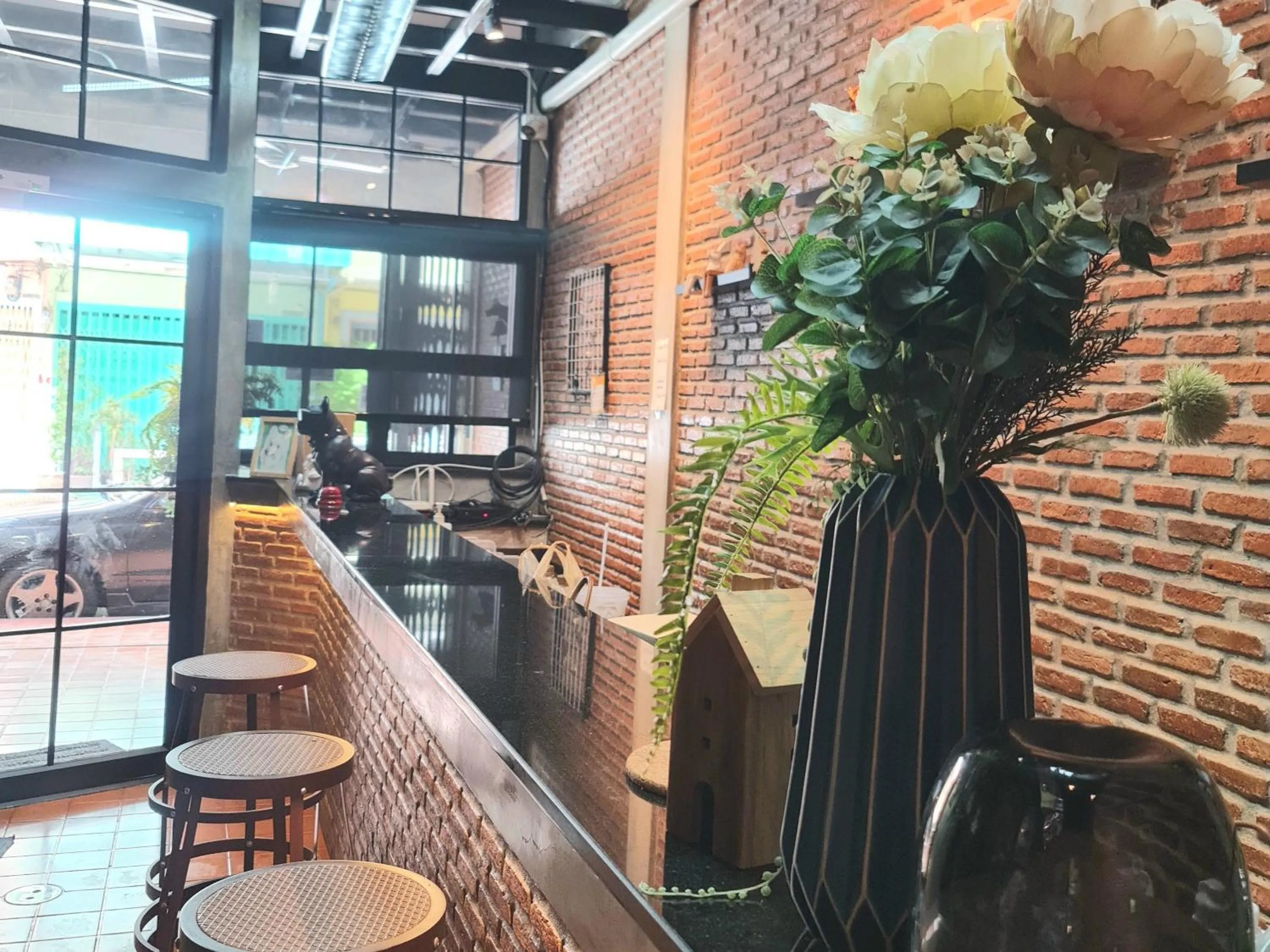 Living room in MEEMAW'S House Hostel