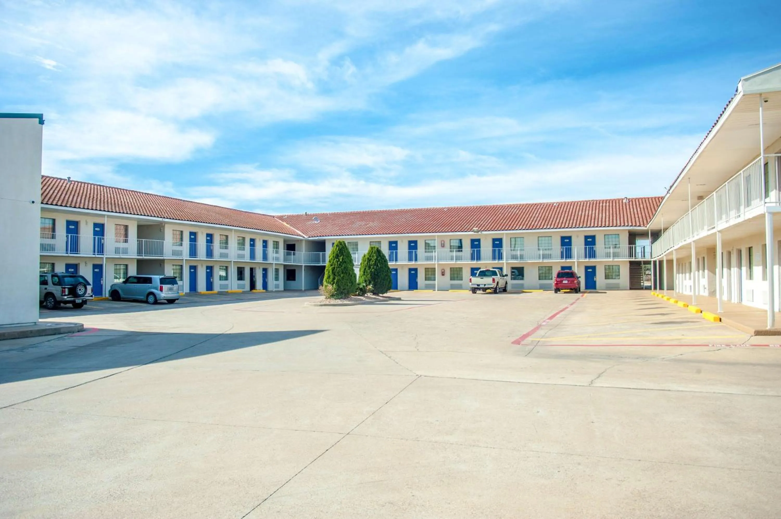 Property building in Motel 6-Corsicana, TX