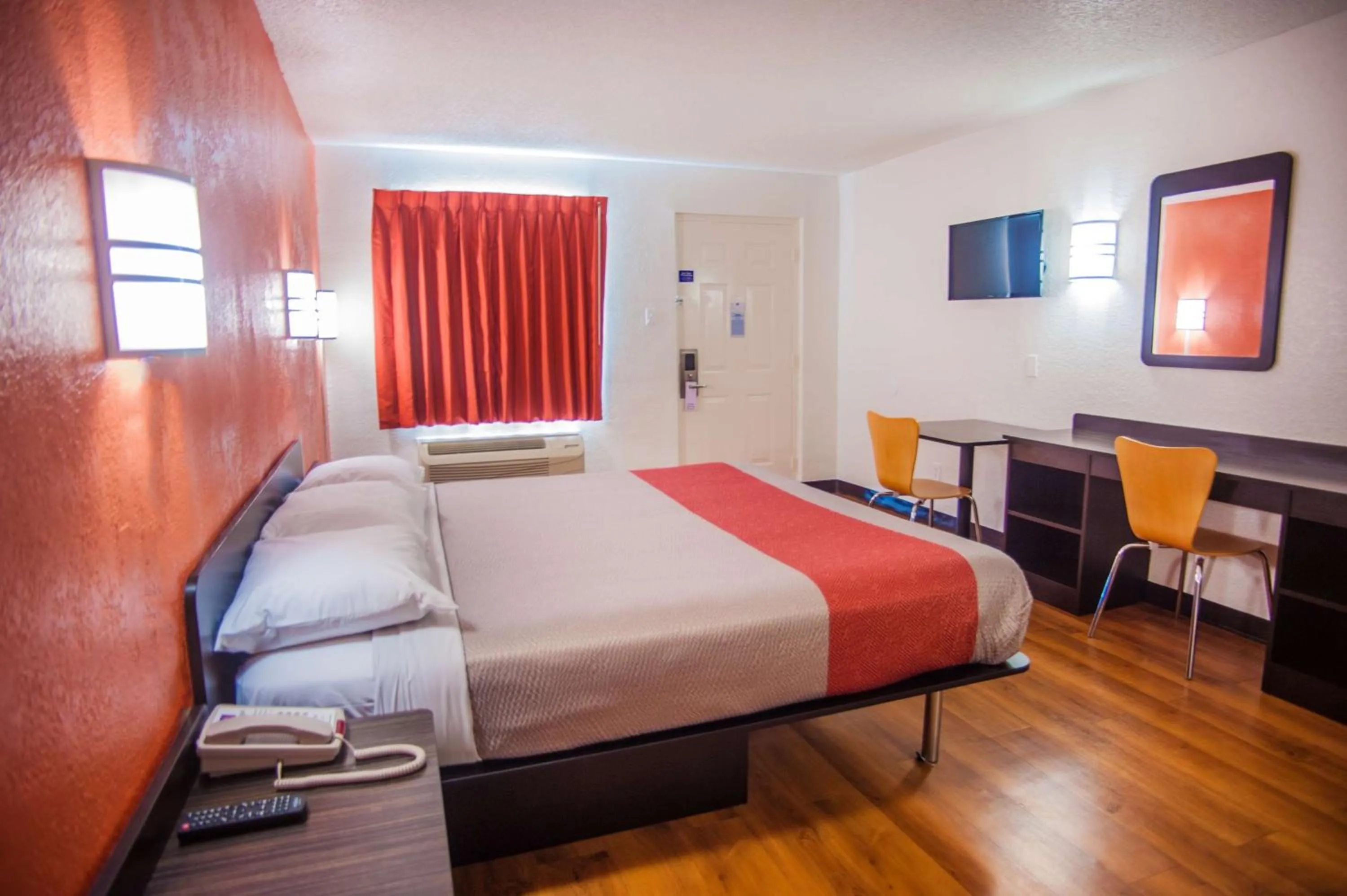 Bedroom, Bed in Motel 6-Corsicana, TX