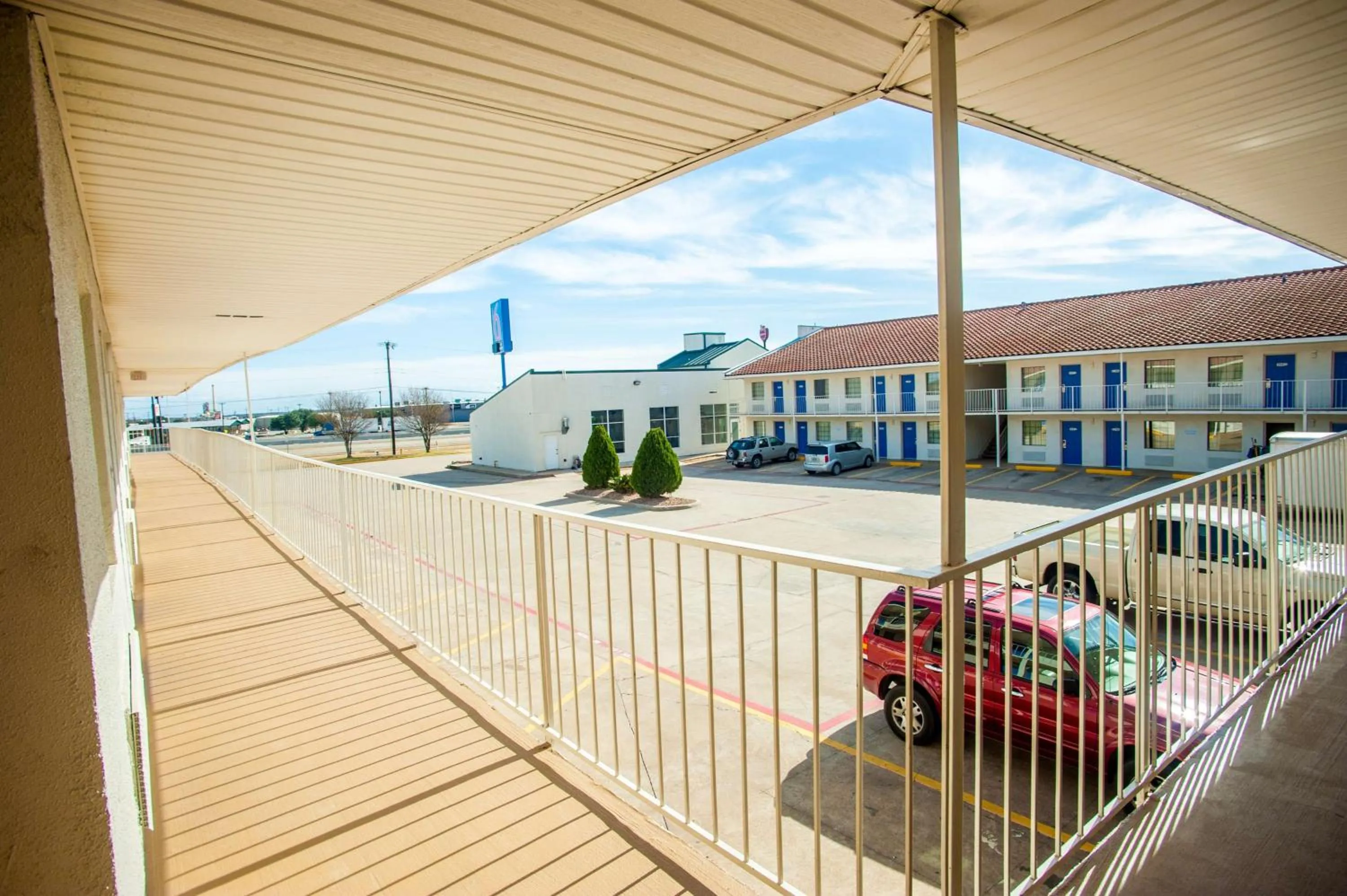 Property building in Motel 6-Corsicana, TX