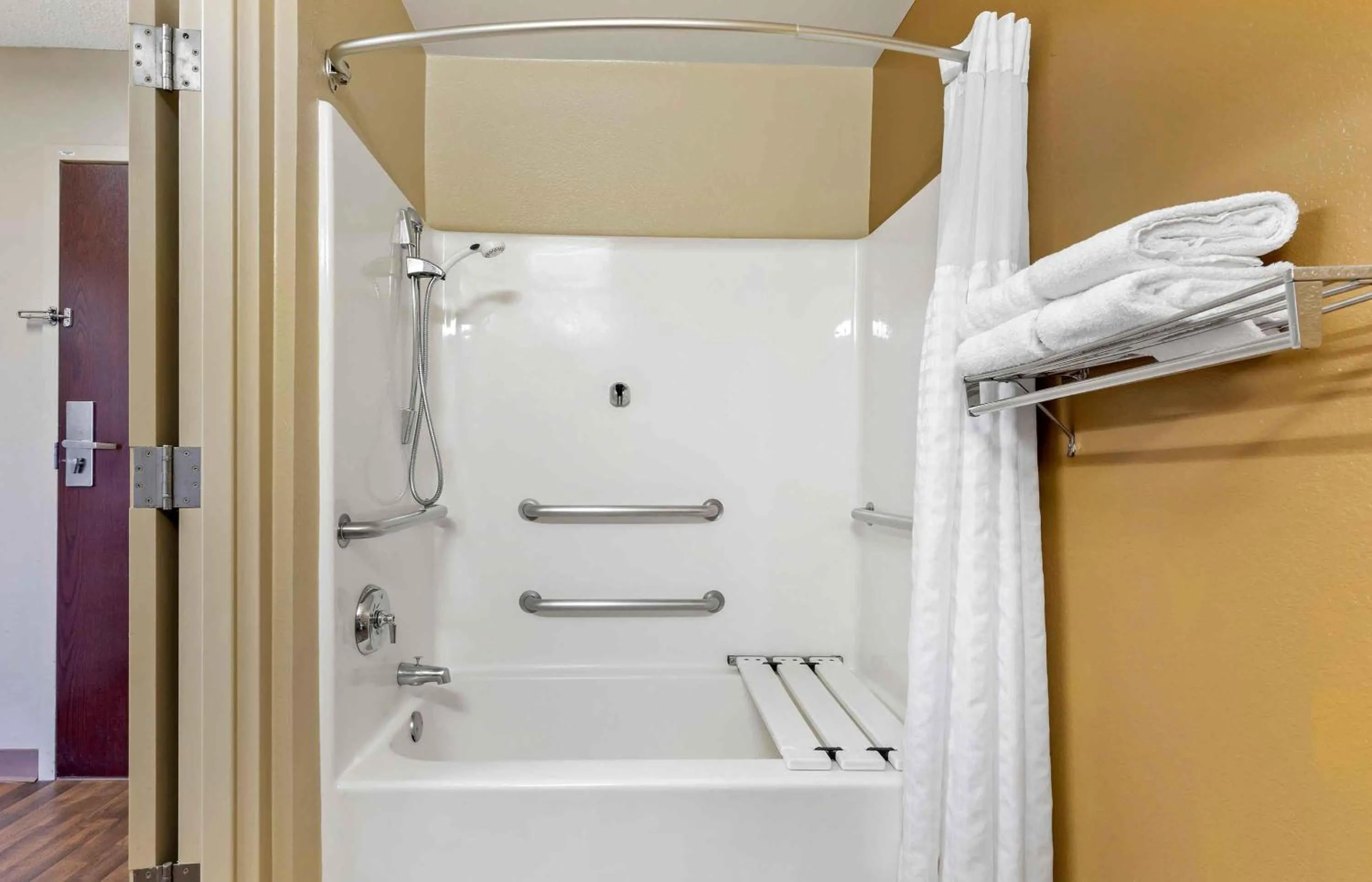 Bathroom in Extended Stay America Select Suites - Detroit - Roseville