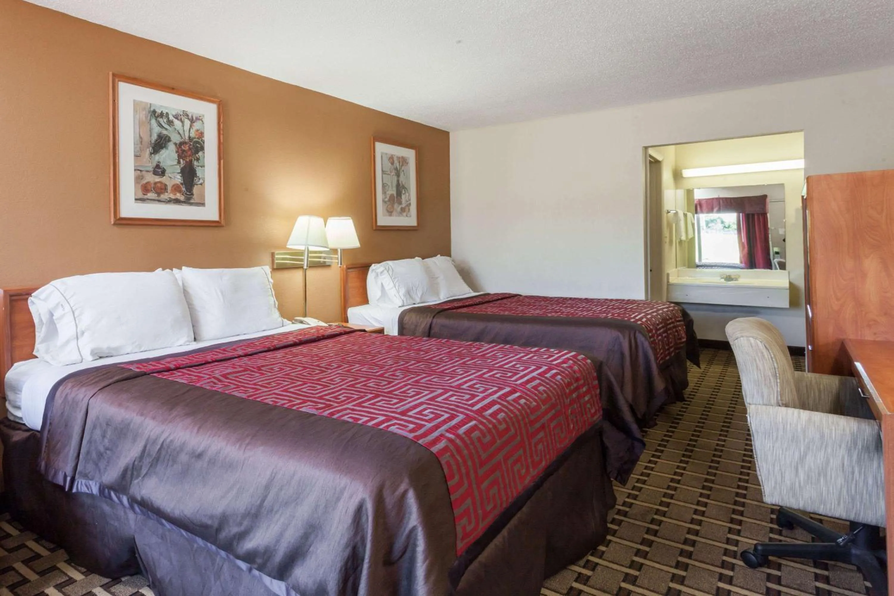 Photo of the whole room, Bed in Knights Inn Murfreesboro