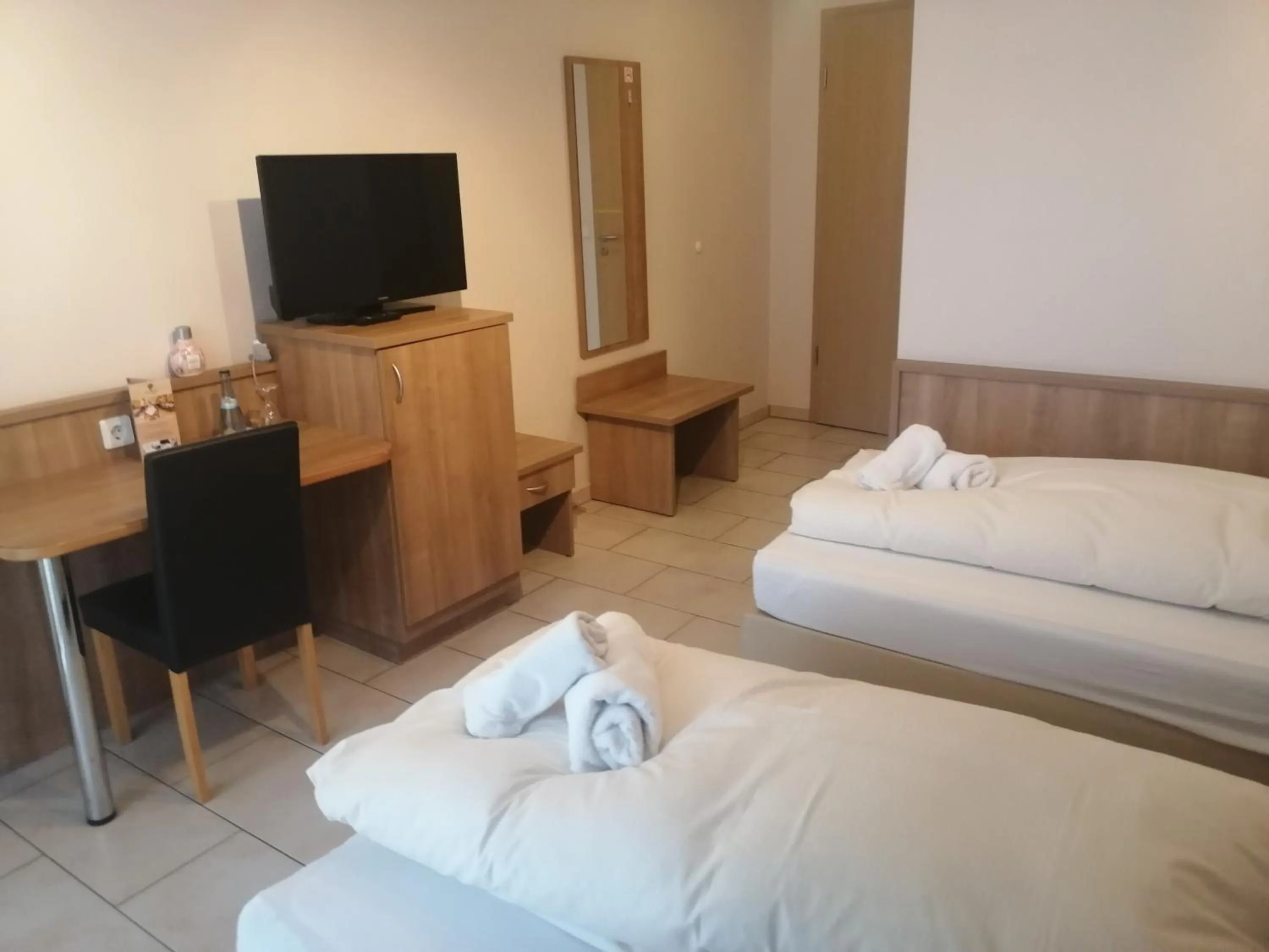 Bedroom, Bed in Hotel-Restaurant Zum Bäumle