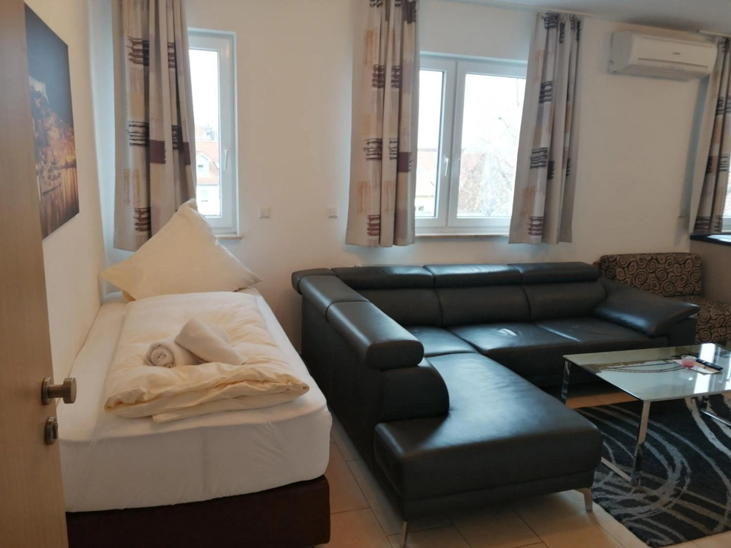 Living room, Bed in Hotel-Restaurant Zum Bäumle