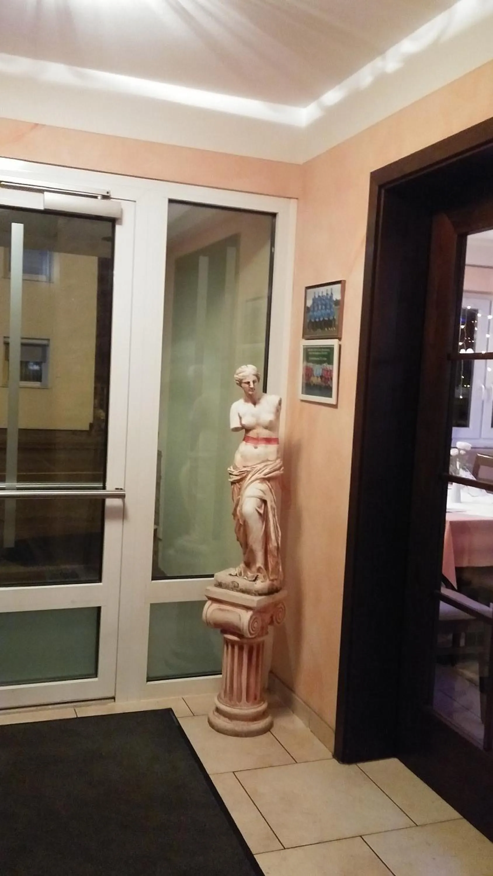 Restaurant/places to eat in Hotel-Restaurant Zum Bäumle